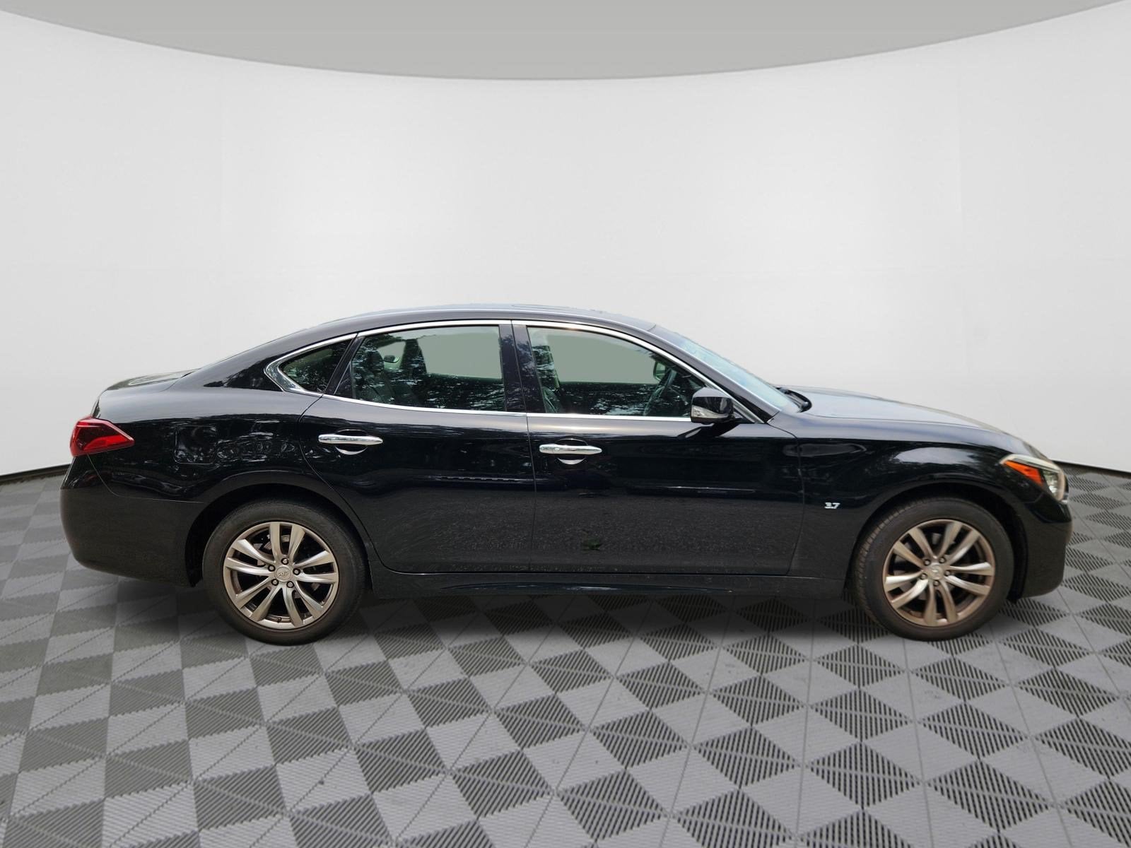 2015 INFINITI Q70 3.7