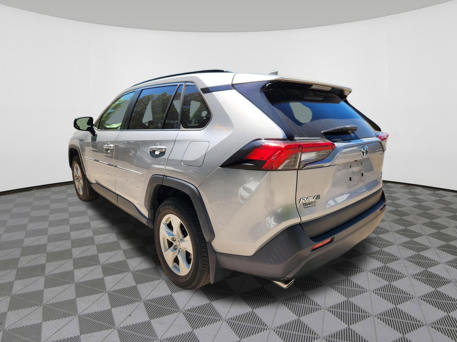 2020 Toyota RAV4 Hybrid XLE