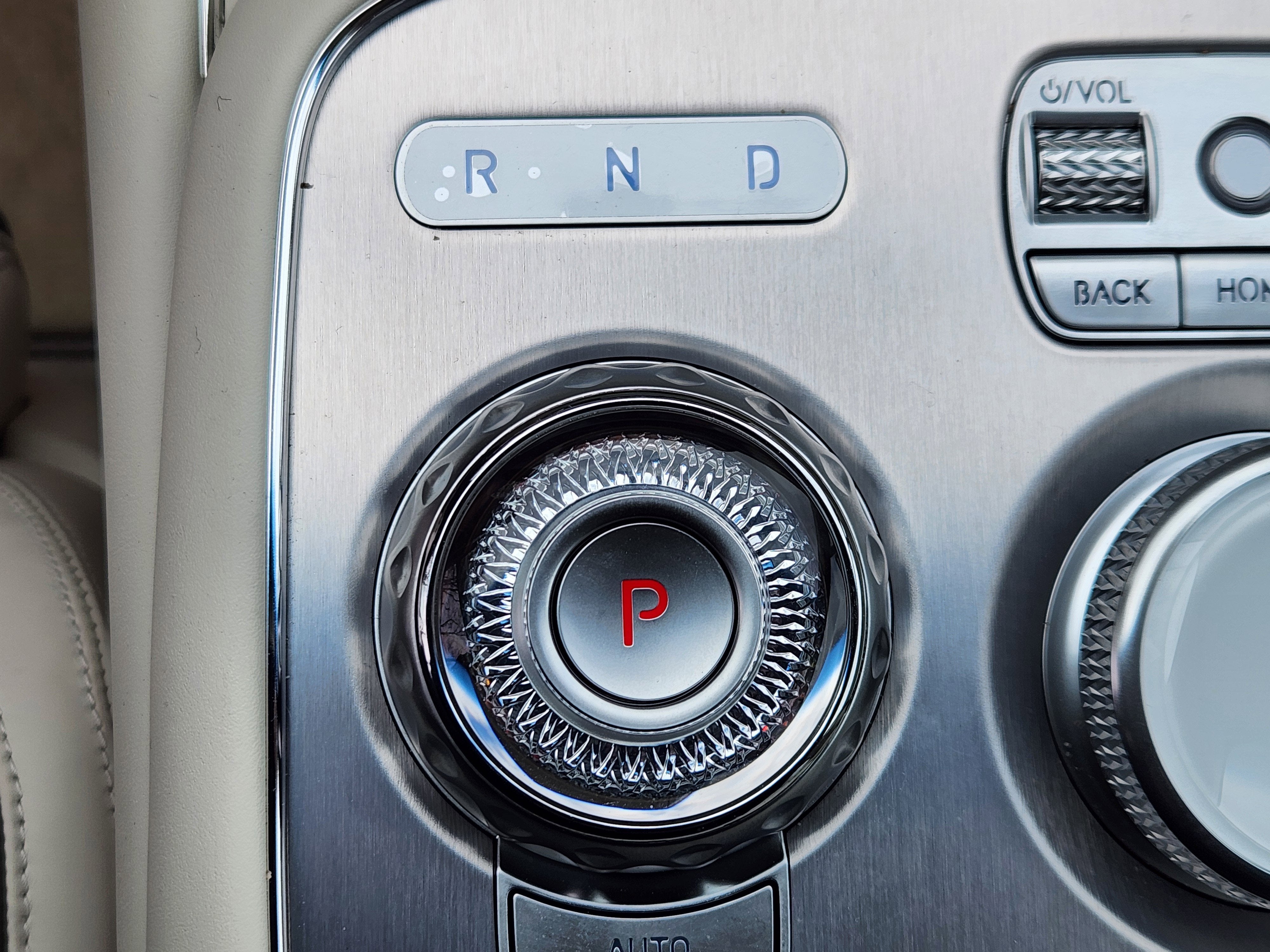 2025 Genesis G90 e-SC