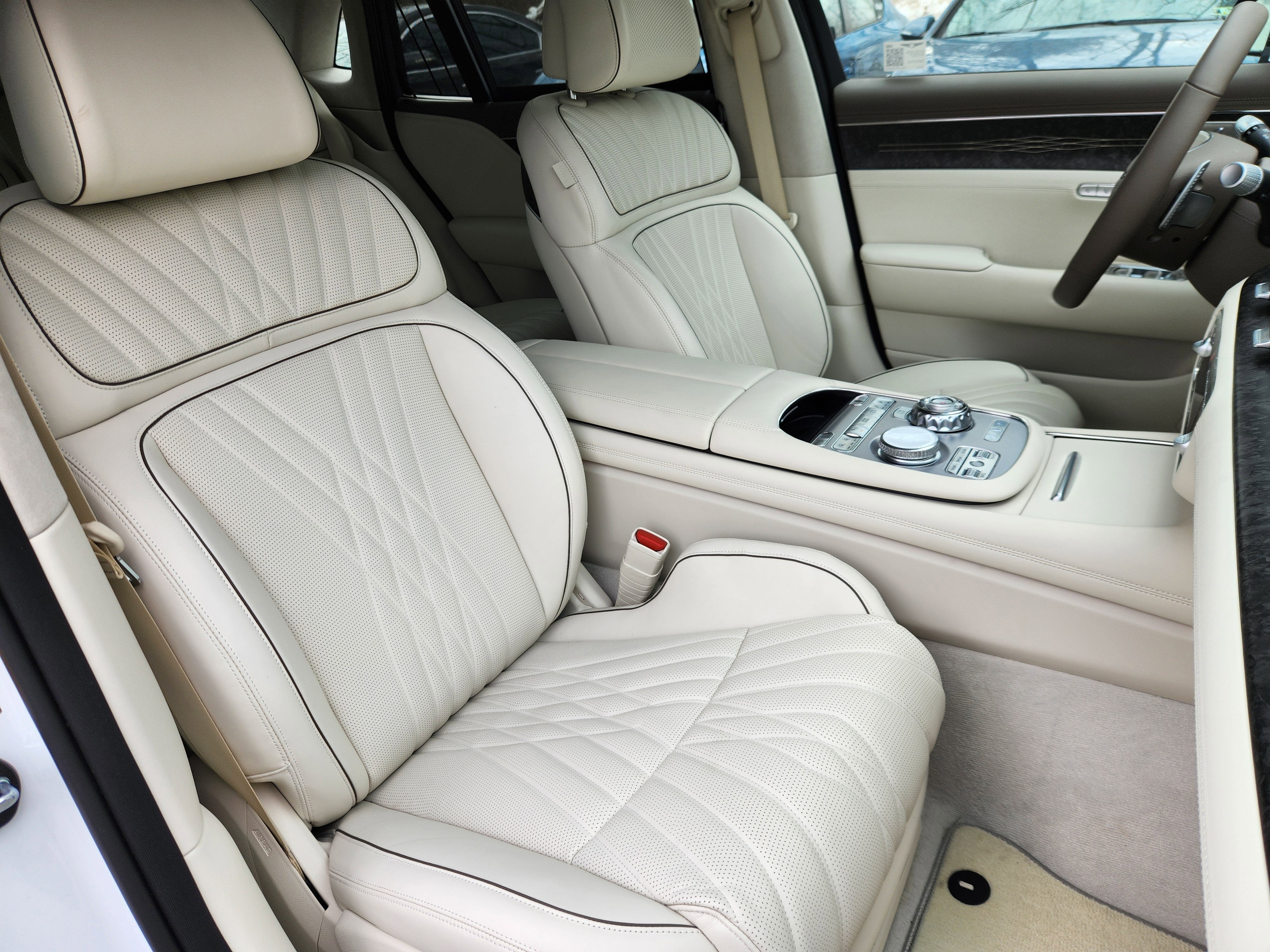 2025 Genesis G90 e-SC