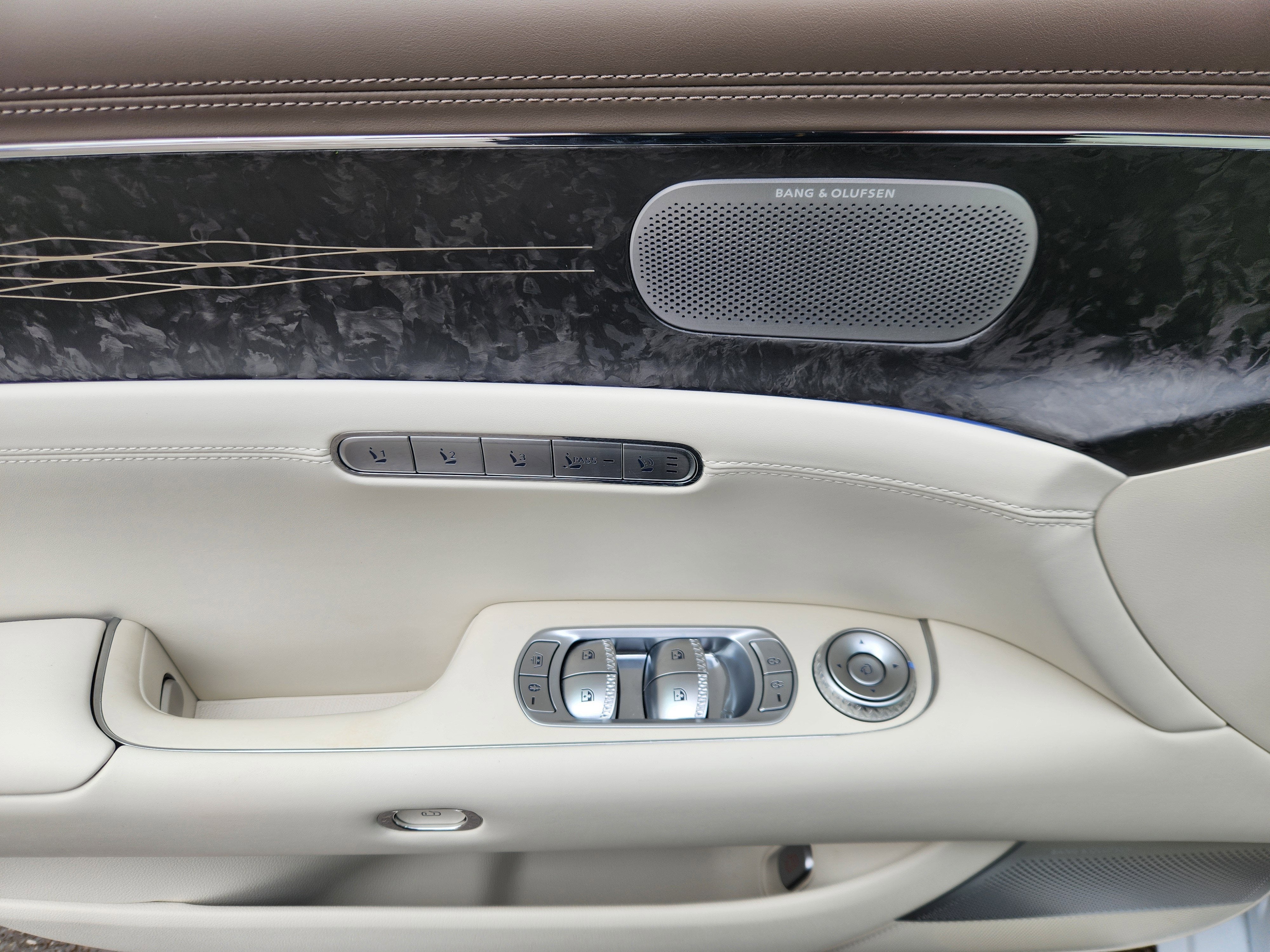 2025 Genesis G90 e-SC