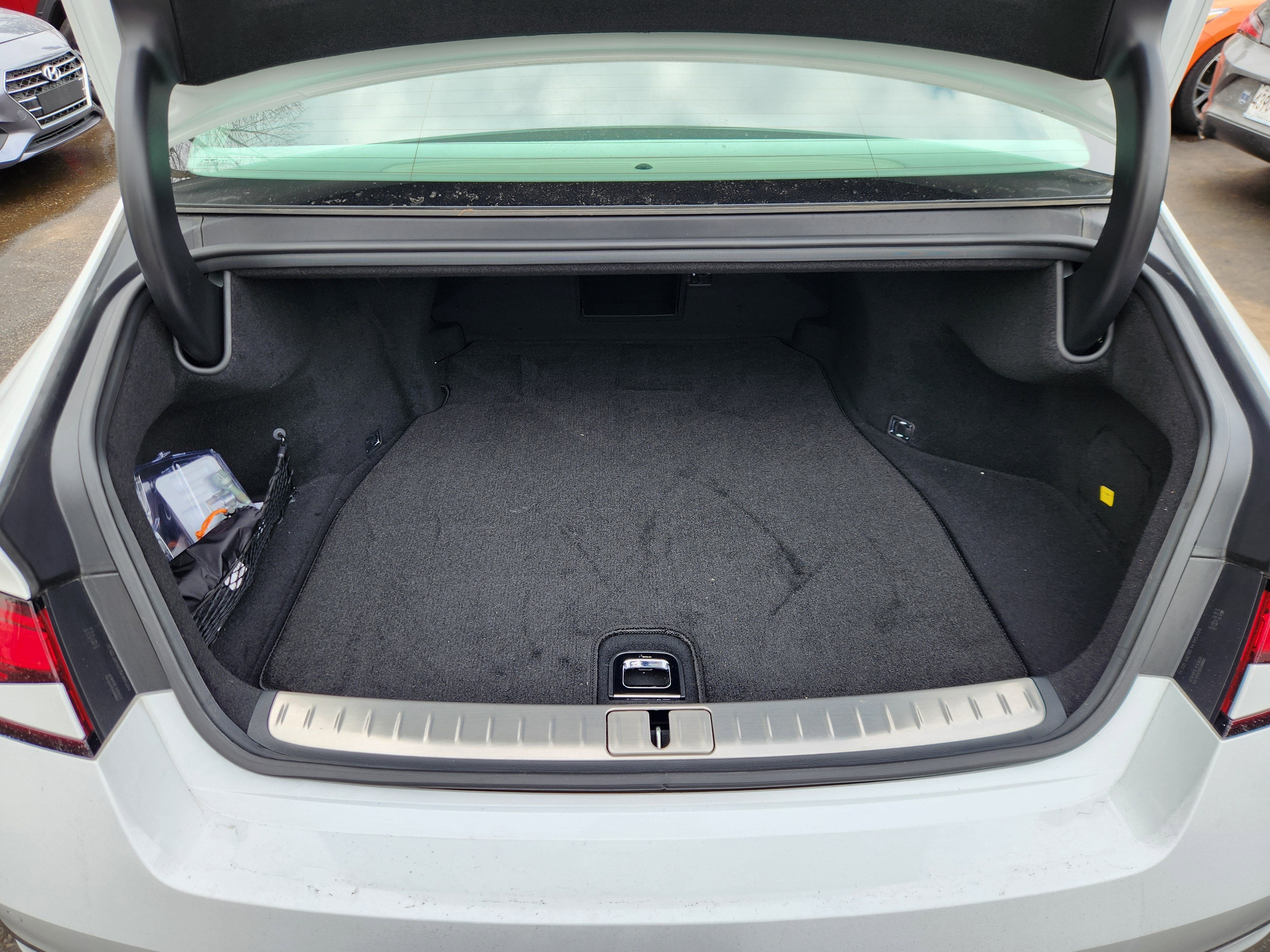 2025 Genesis G90 e-SC