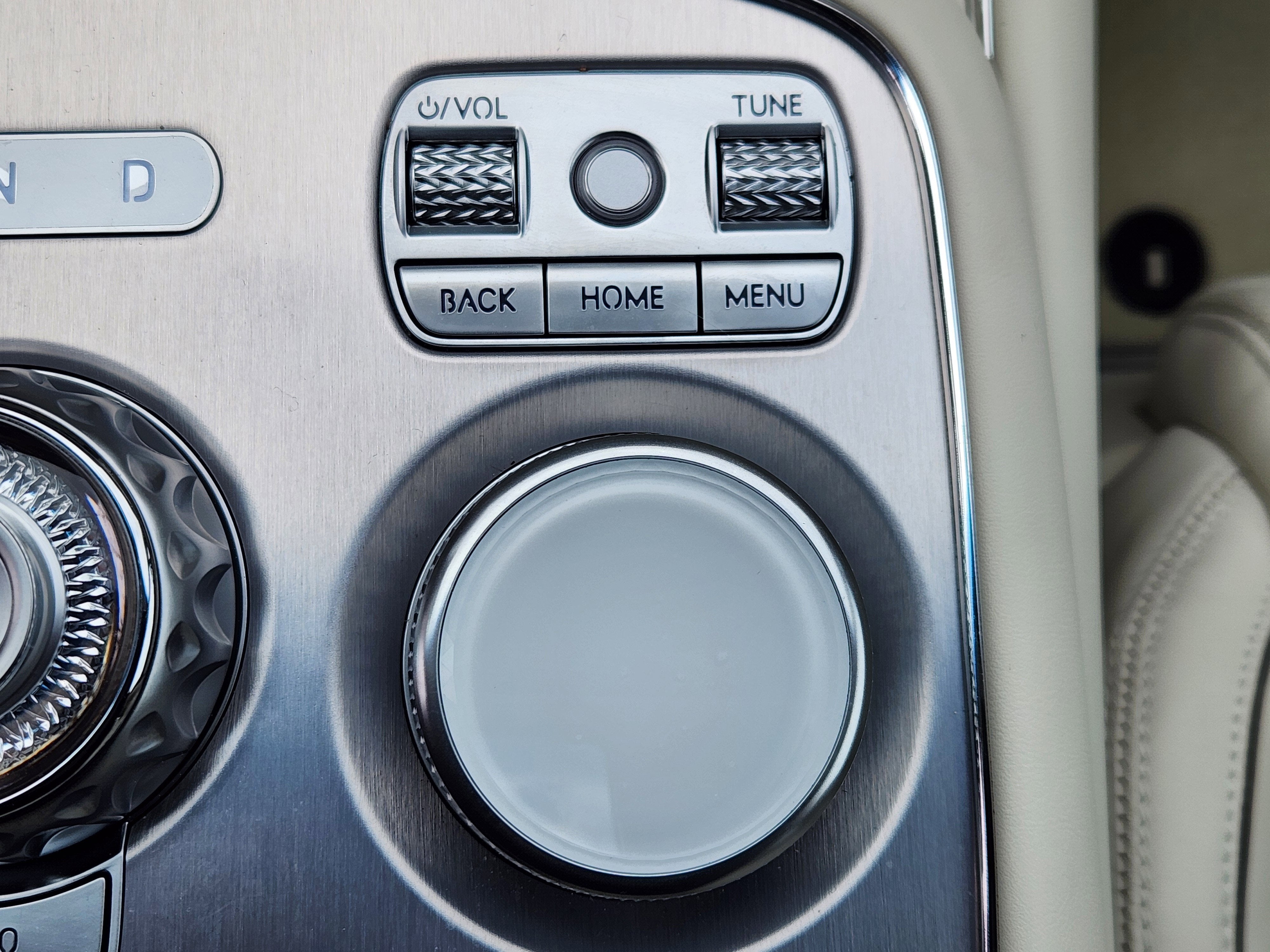 2025 Genesis G90 e-SC