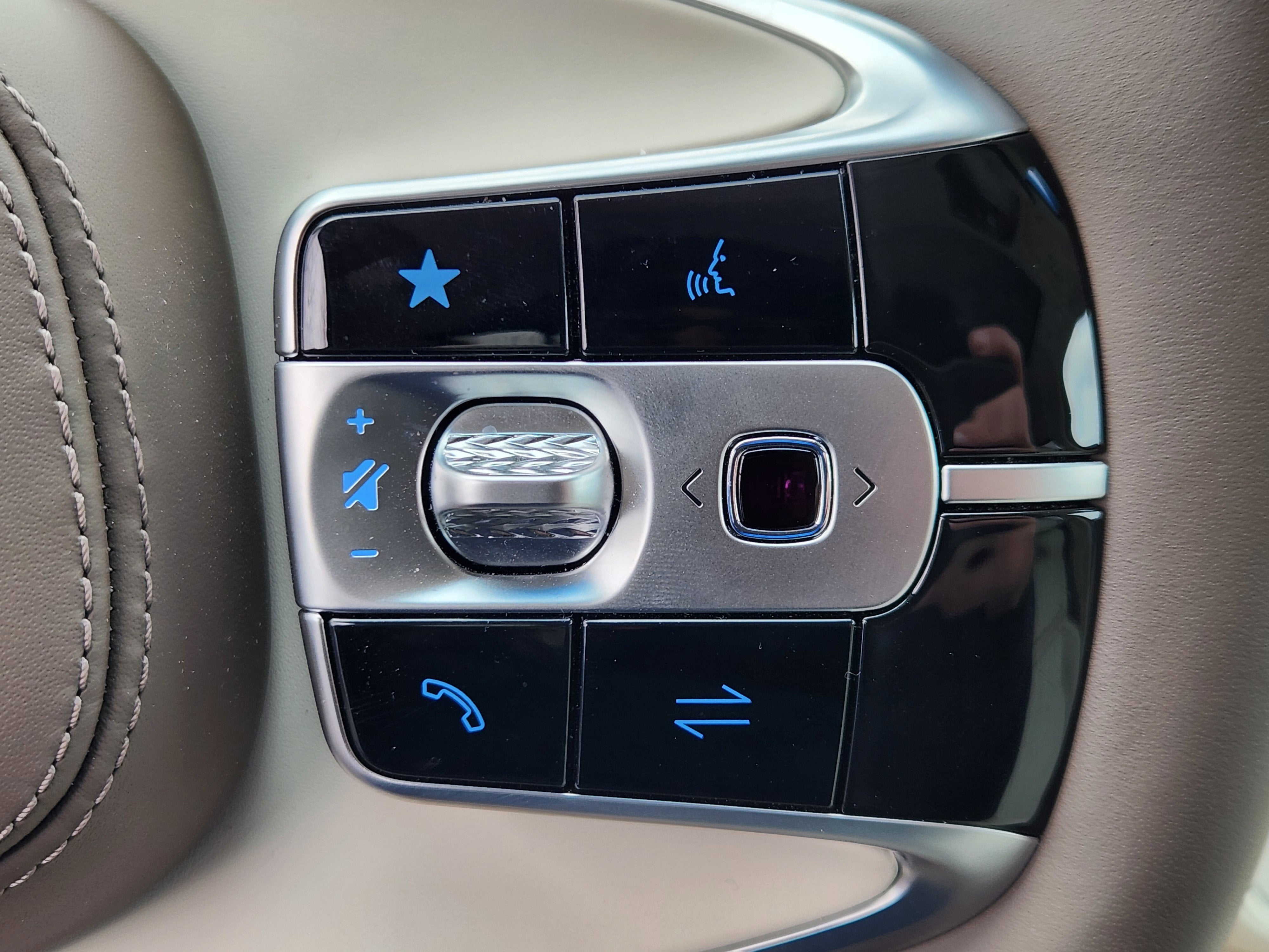 2025 Genesis G90 e-SC