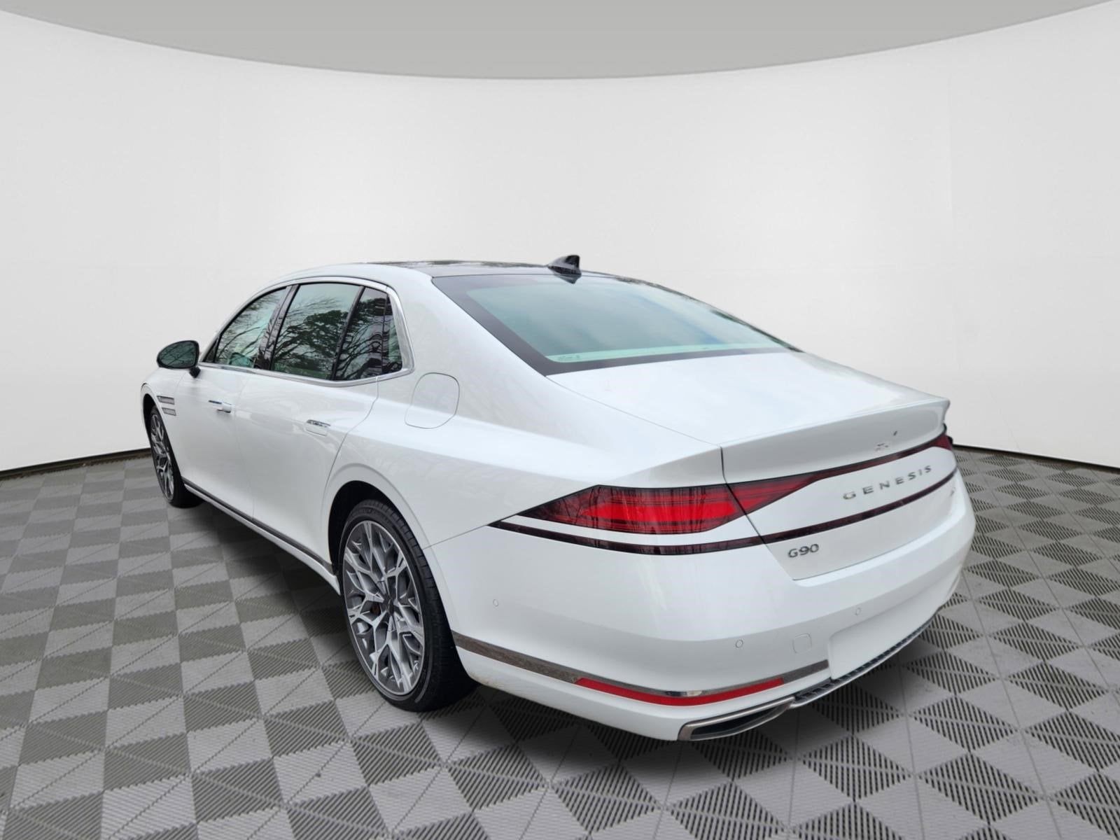 2025 Genesis G90 e-SC