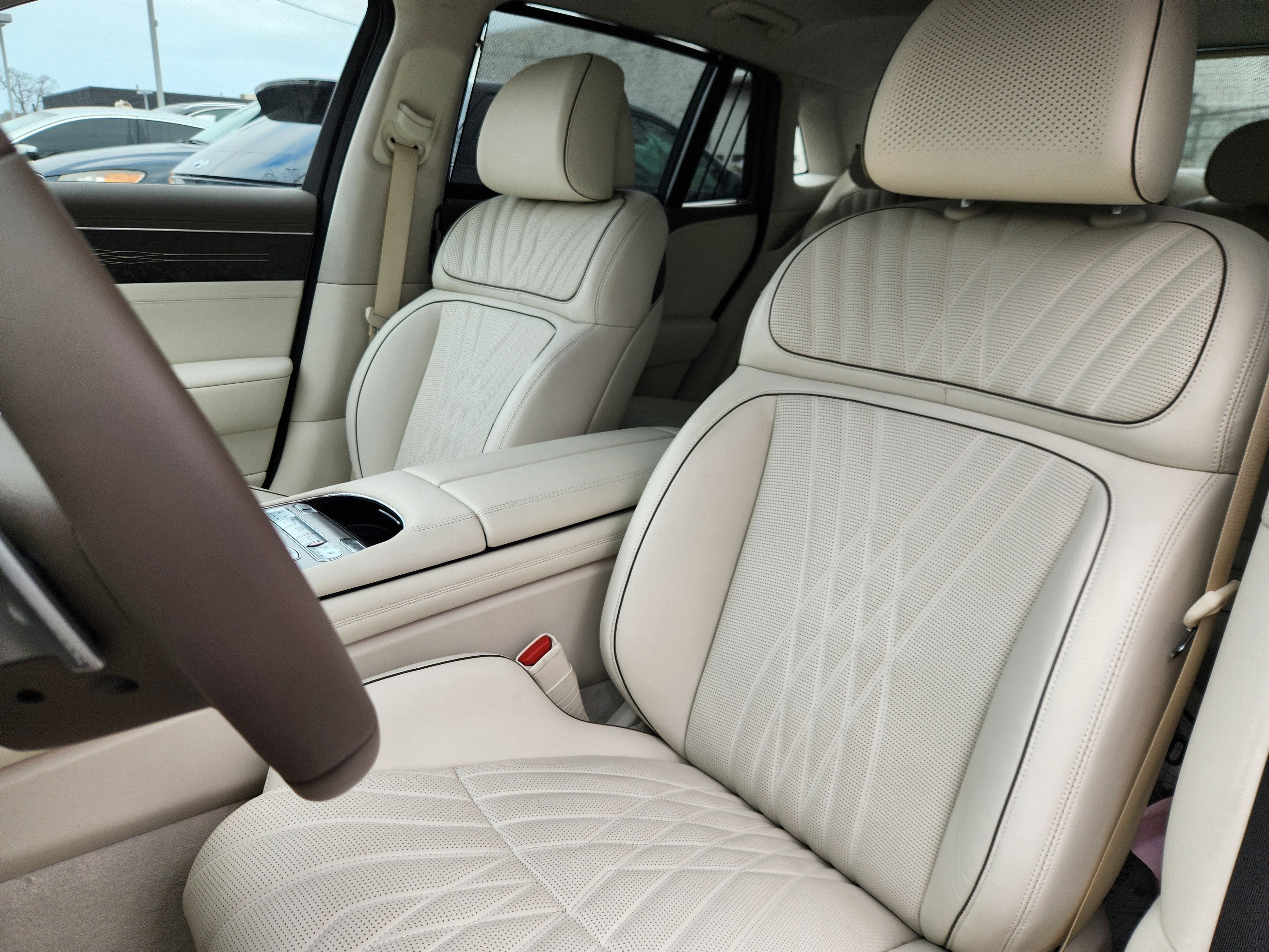 2025 Genesis G90 e-SC