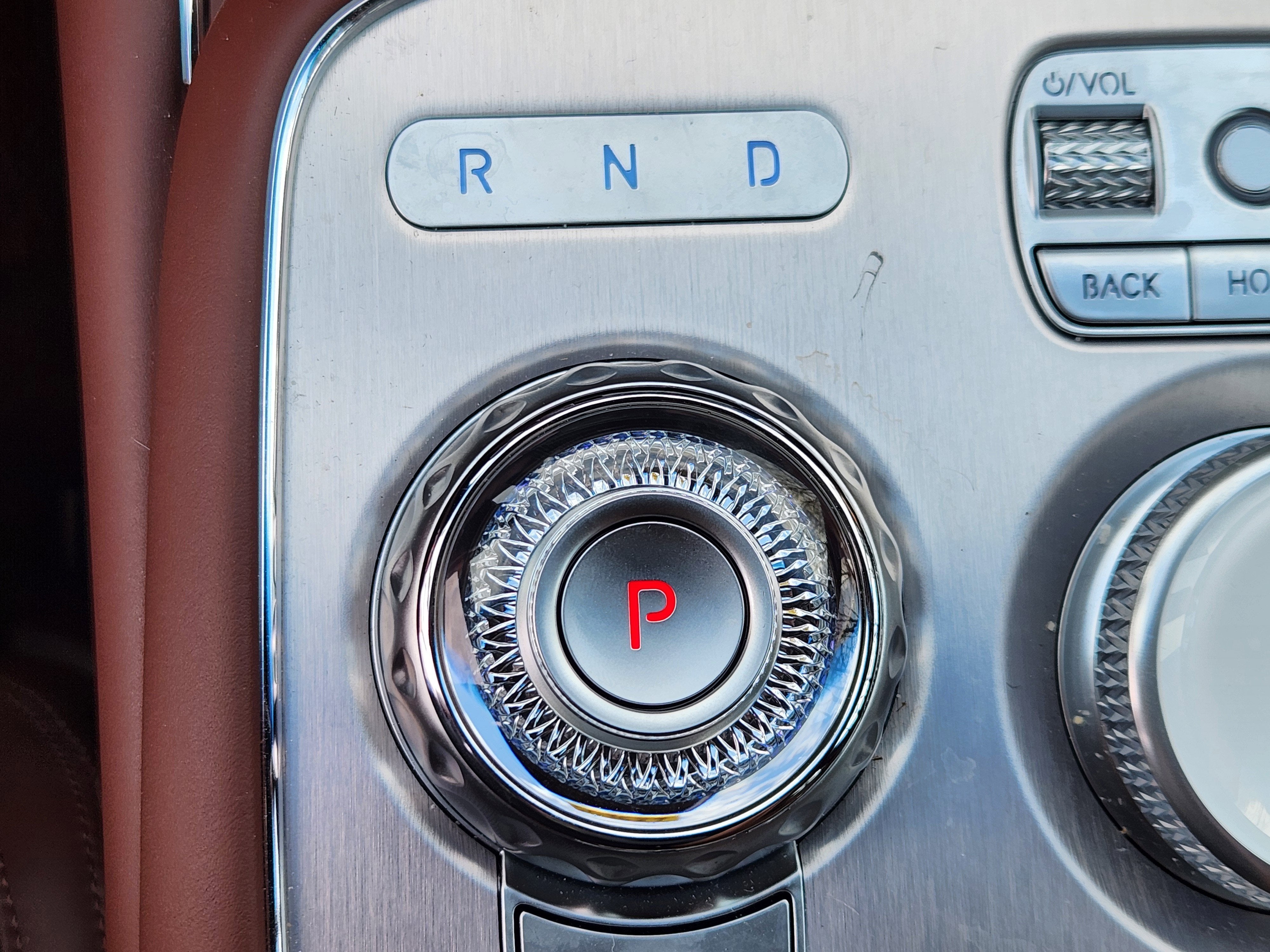 2025 Genesis G90 e-SC