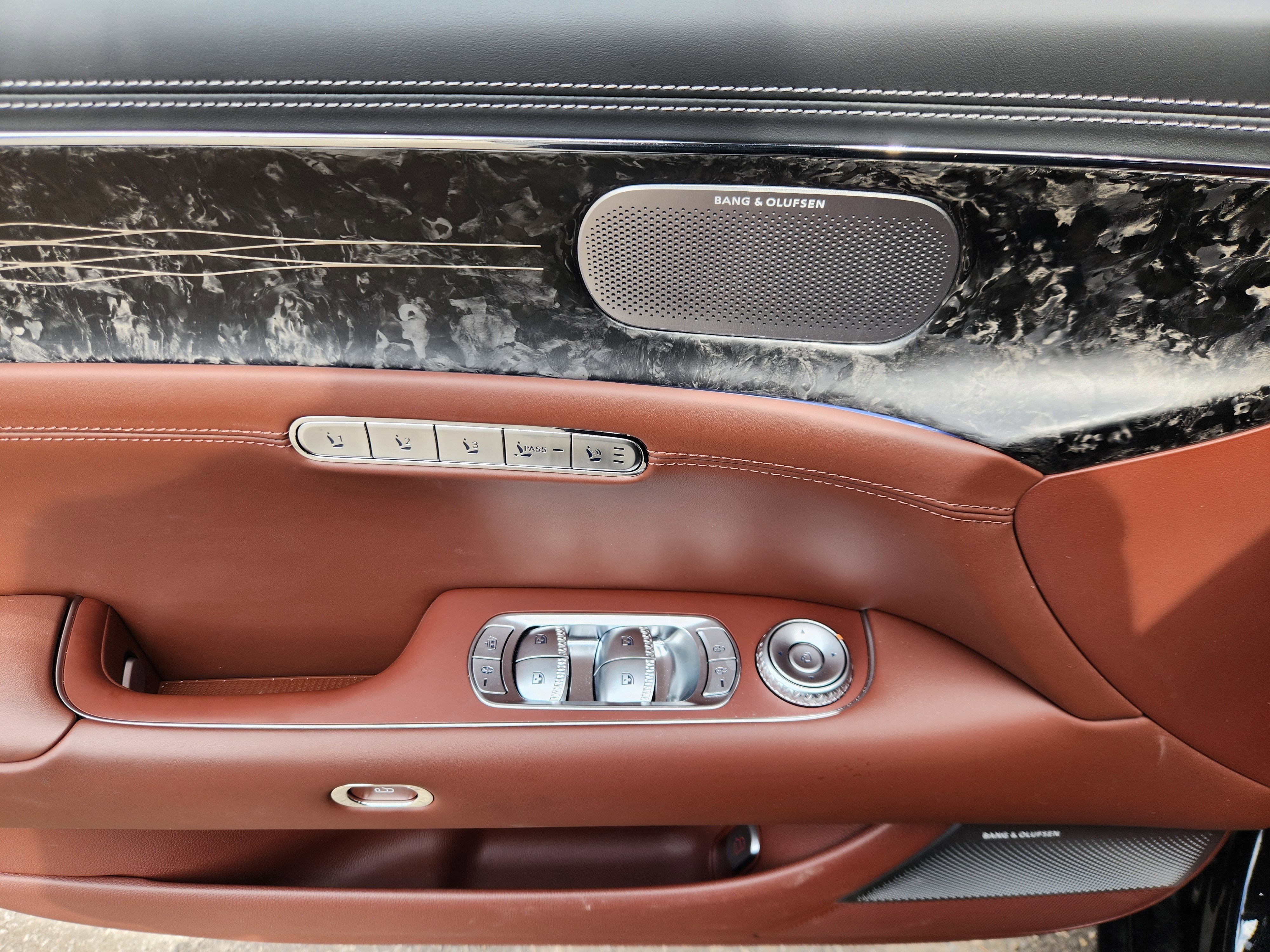 2025 Genesis G90 e-SC