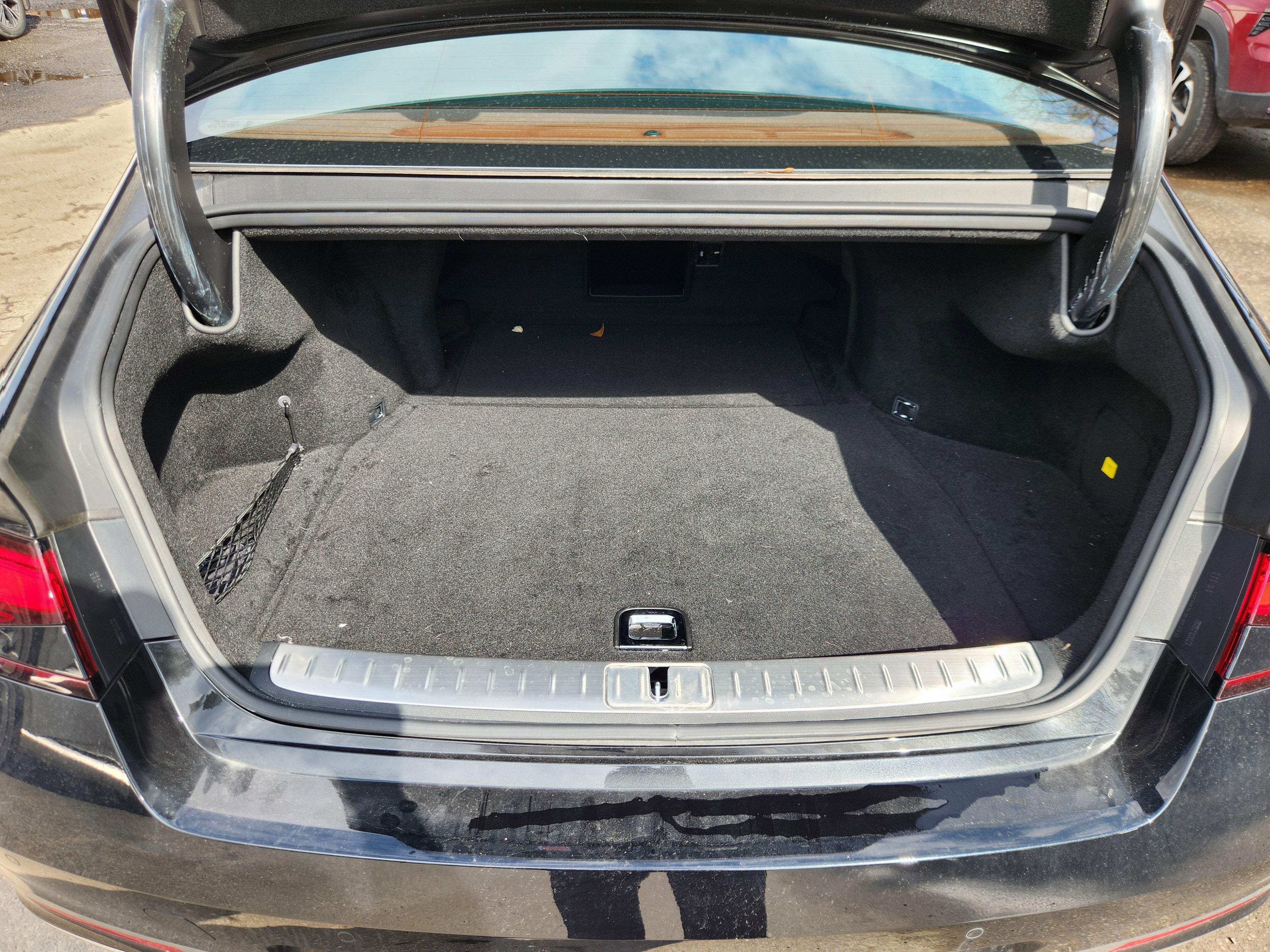 2025 Genesis G90 e-SC