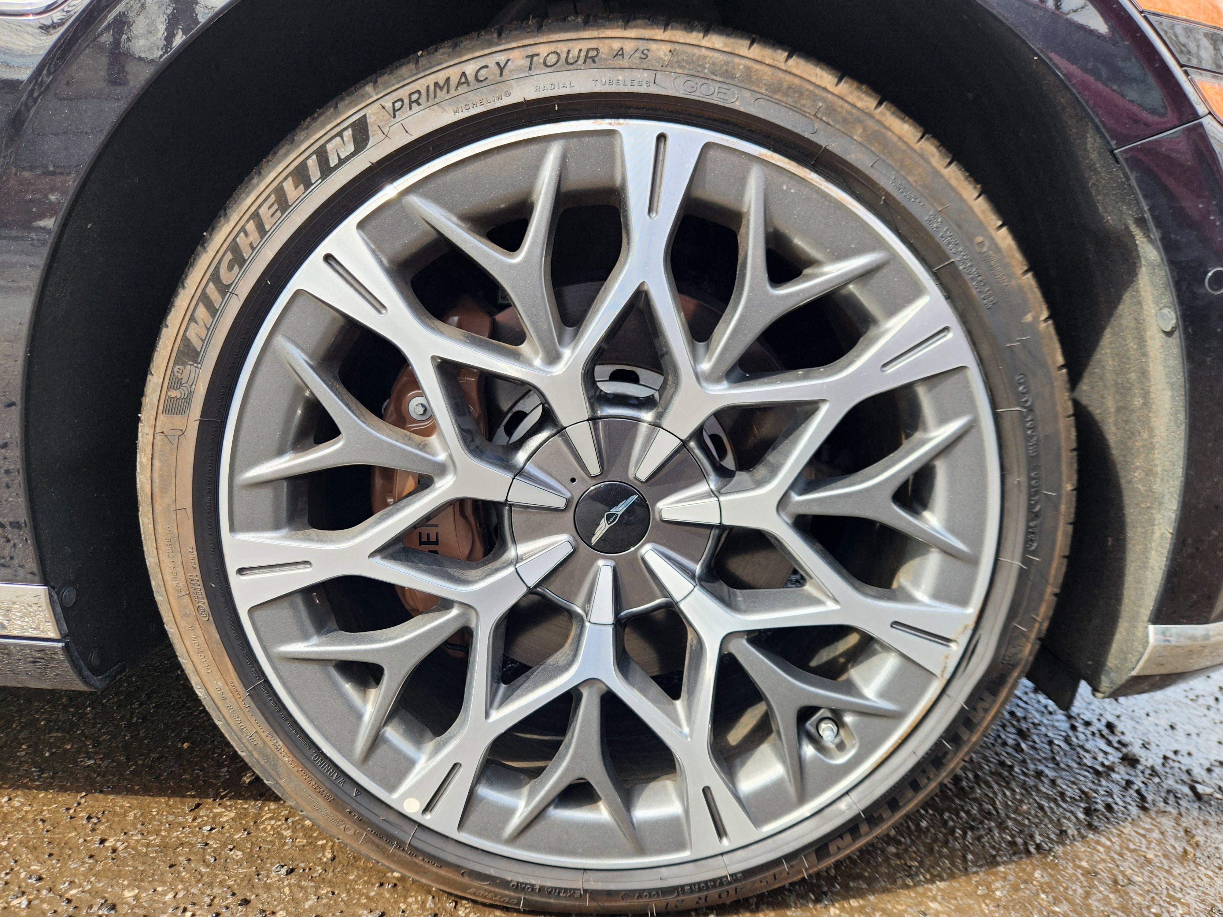 2025 Genesis G90 e-SC