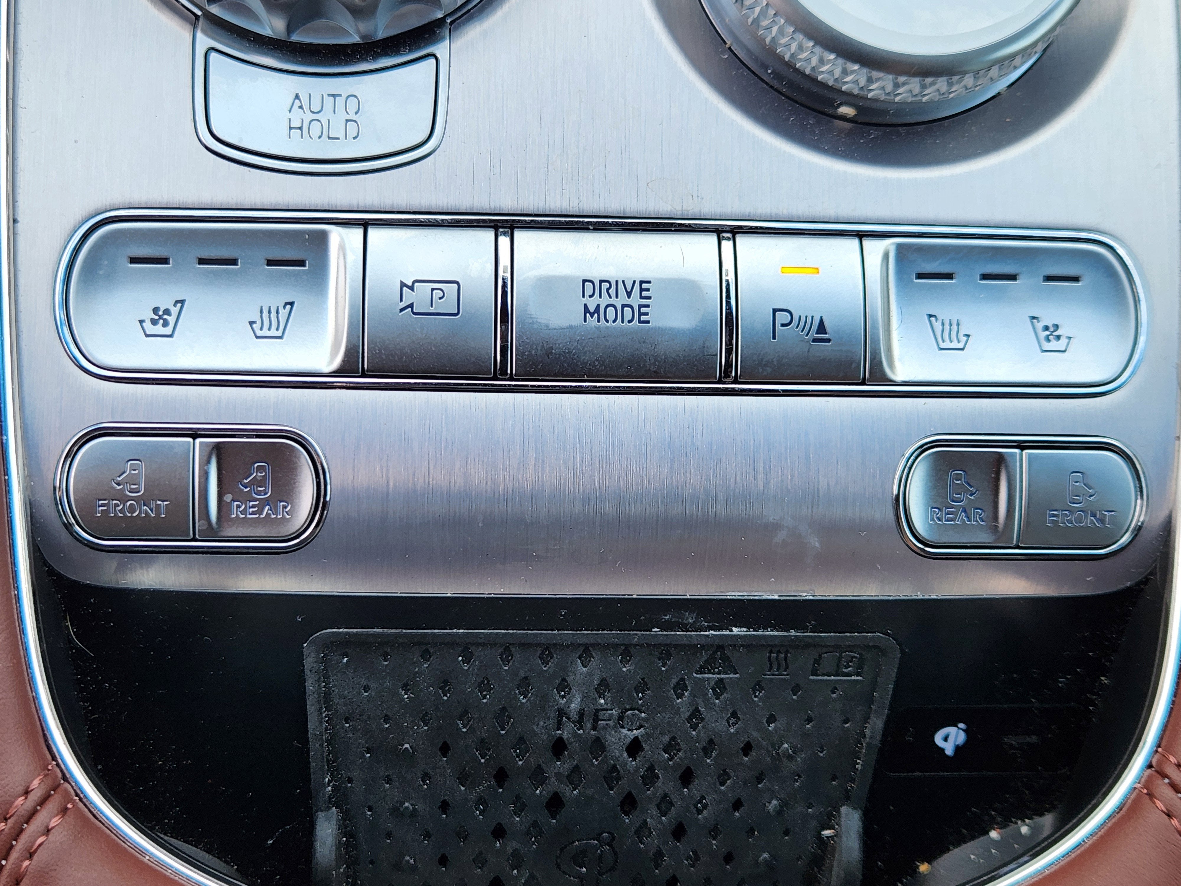 2025 Genesis G90 e-SC