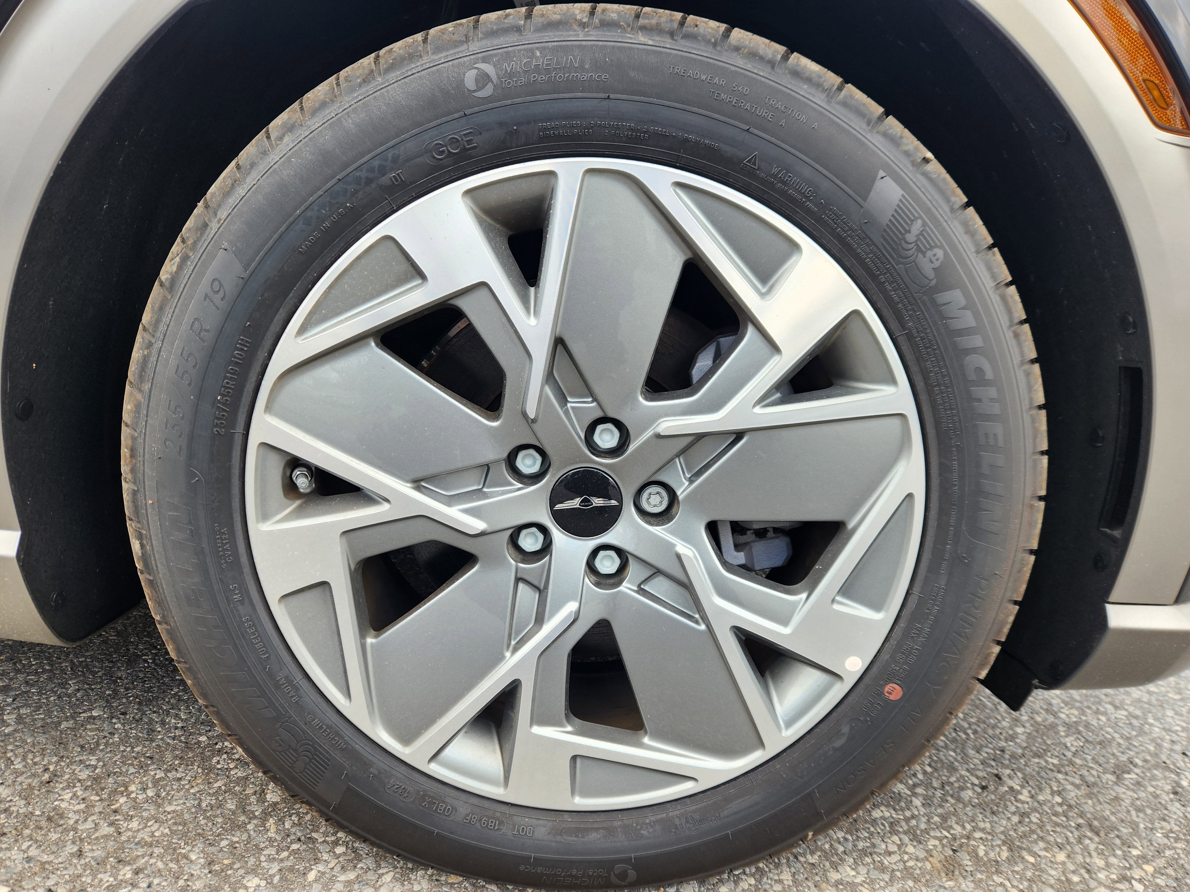 2025 Genesis GV60 Standard