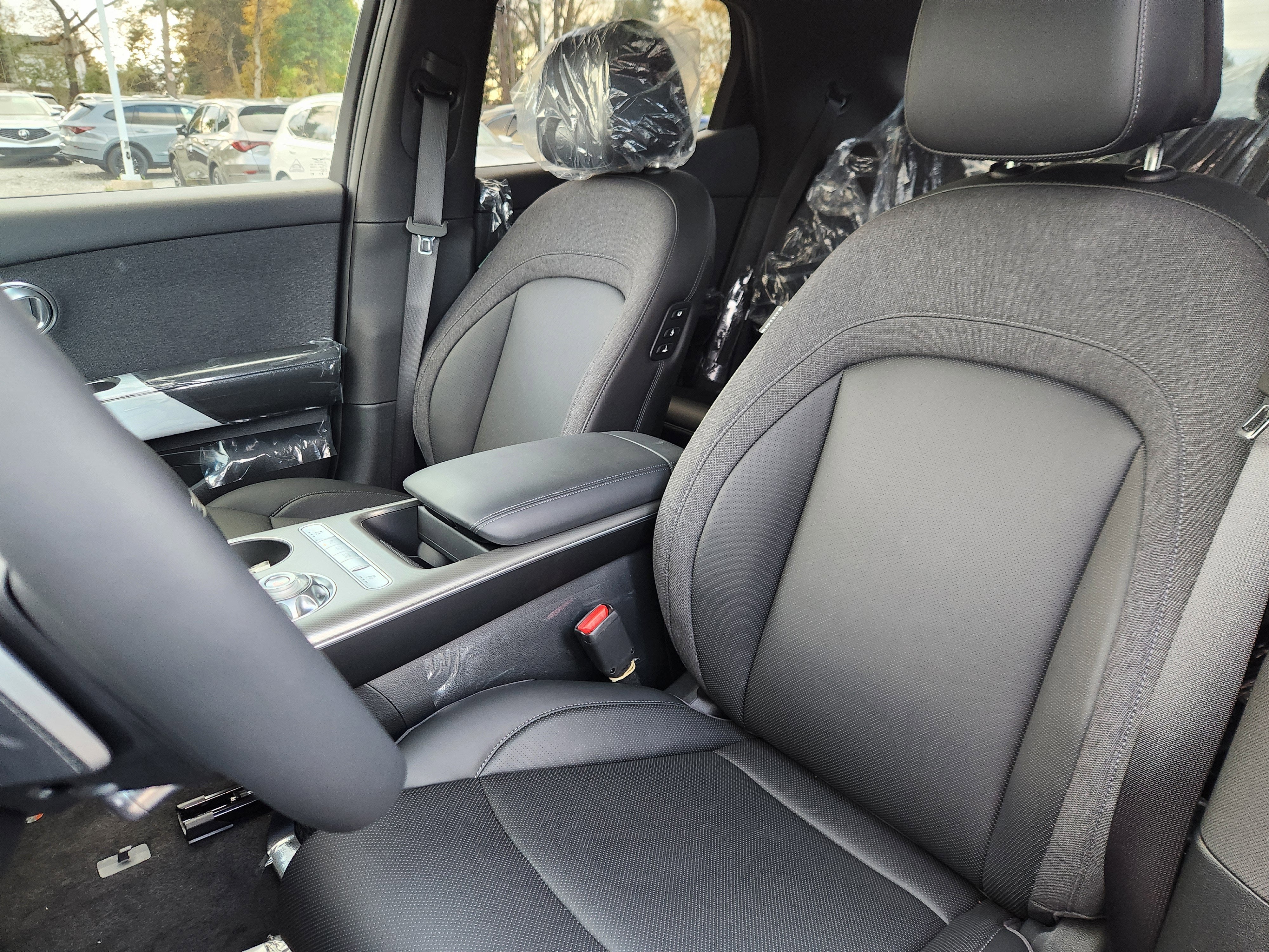 2025 Genesis GV60 Standard