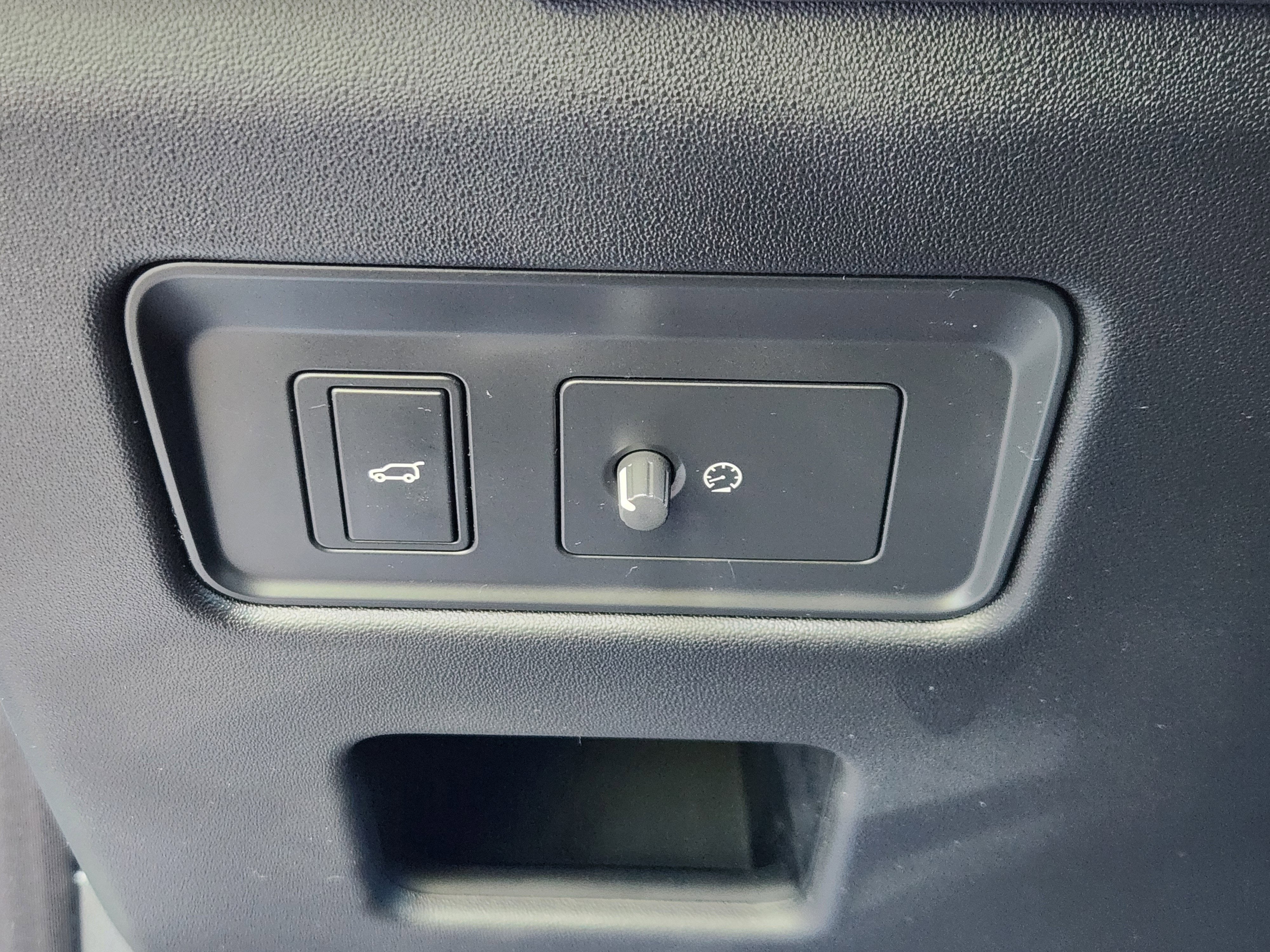 2020 Land Rover Discovery Landmark Edition
