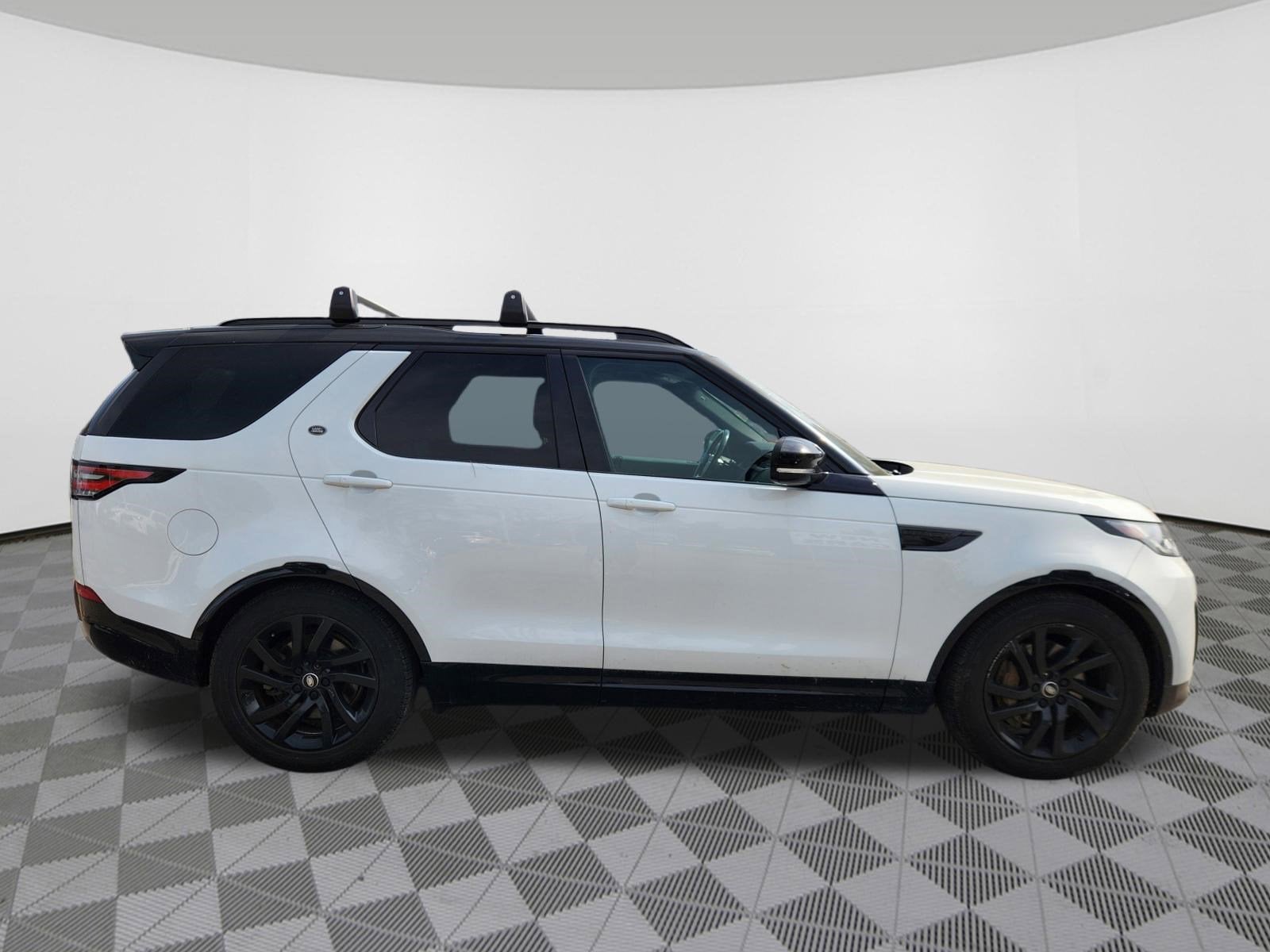 2020 Land Rover Discovery Landmark Edition