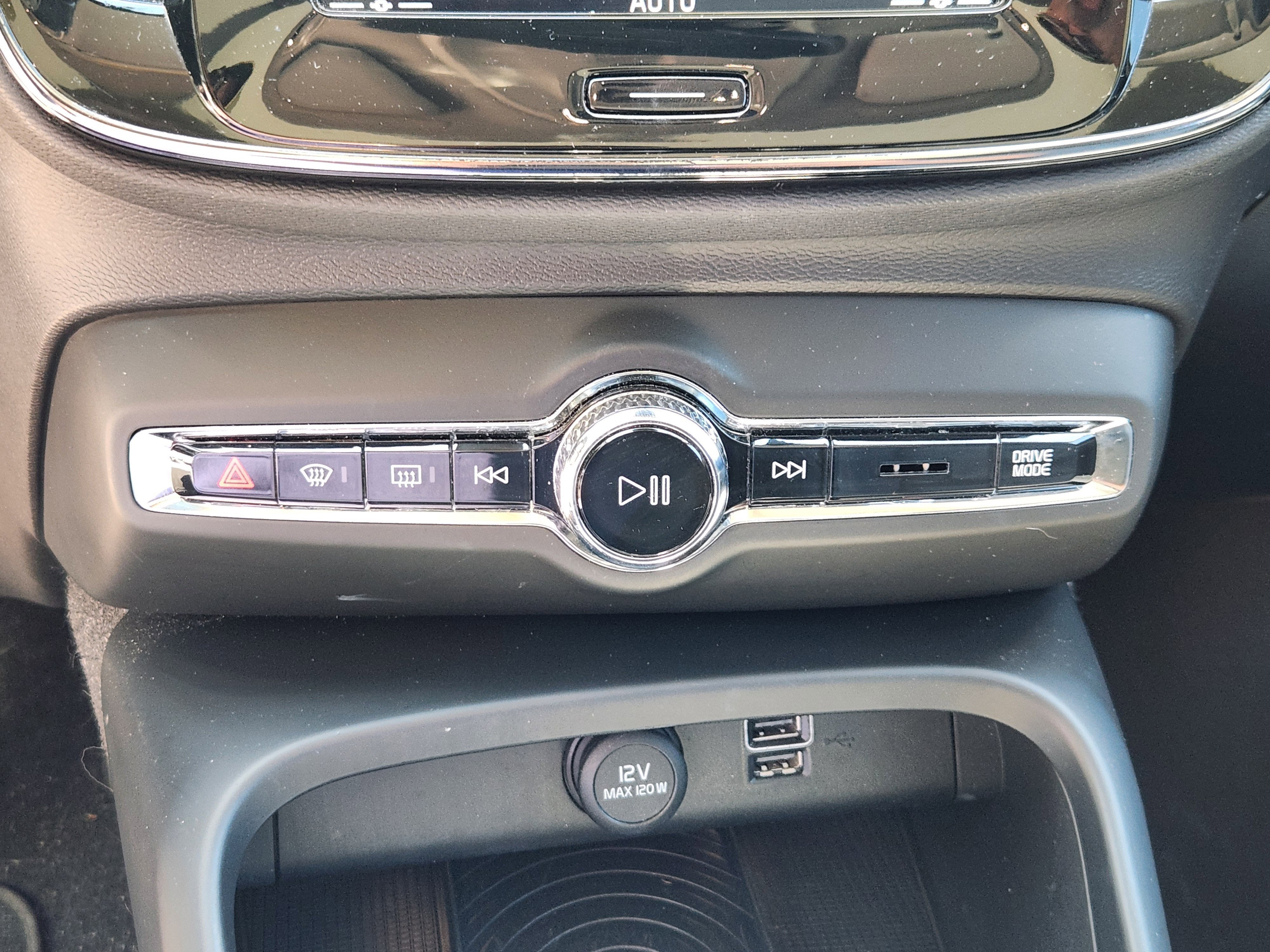 2019 Volvo XC40 Momentum