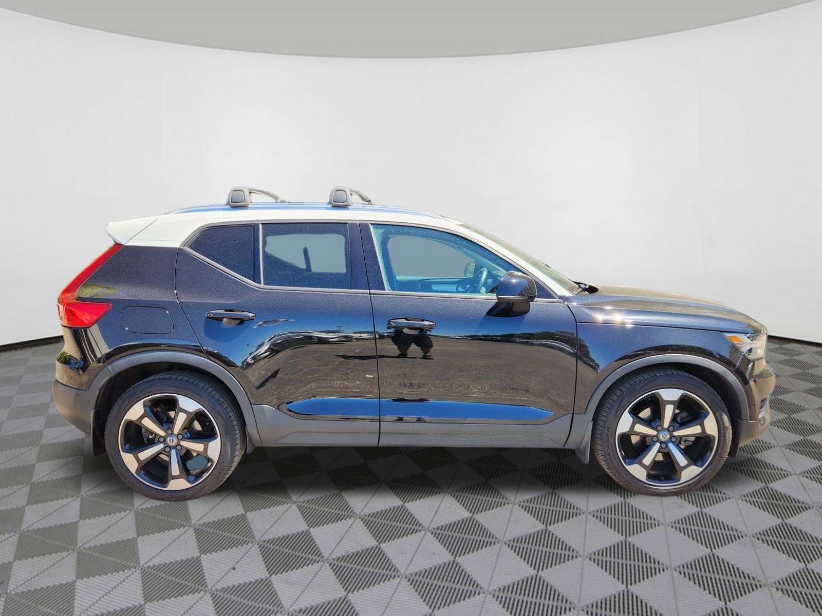 2019 Volvo XC40 Momentum