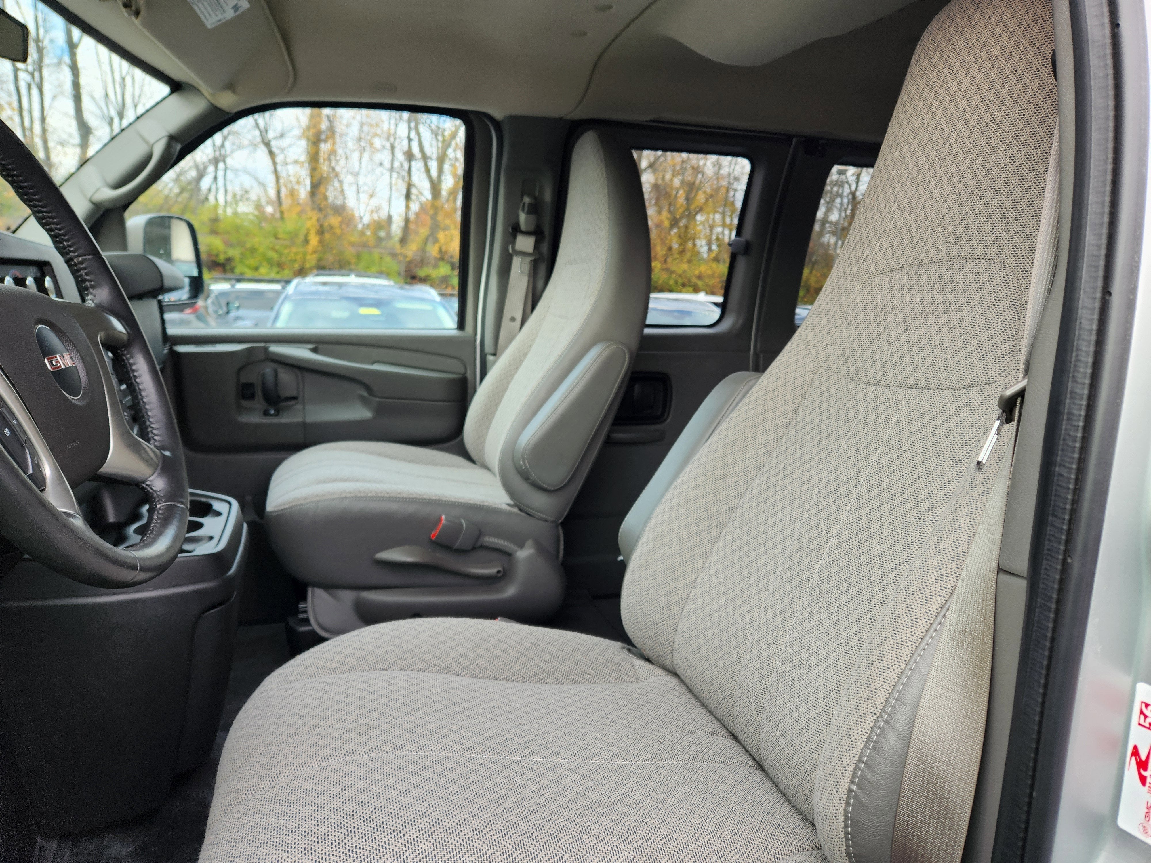 2014 GMC Savana Passenger LT