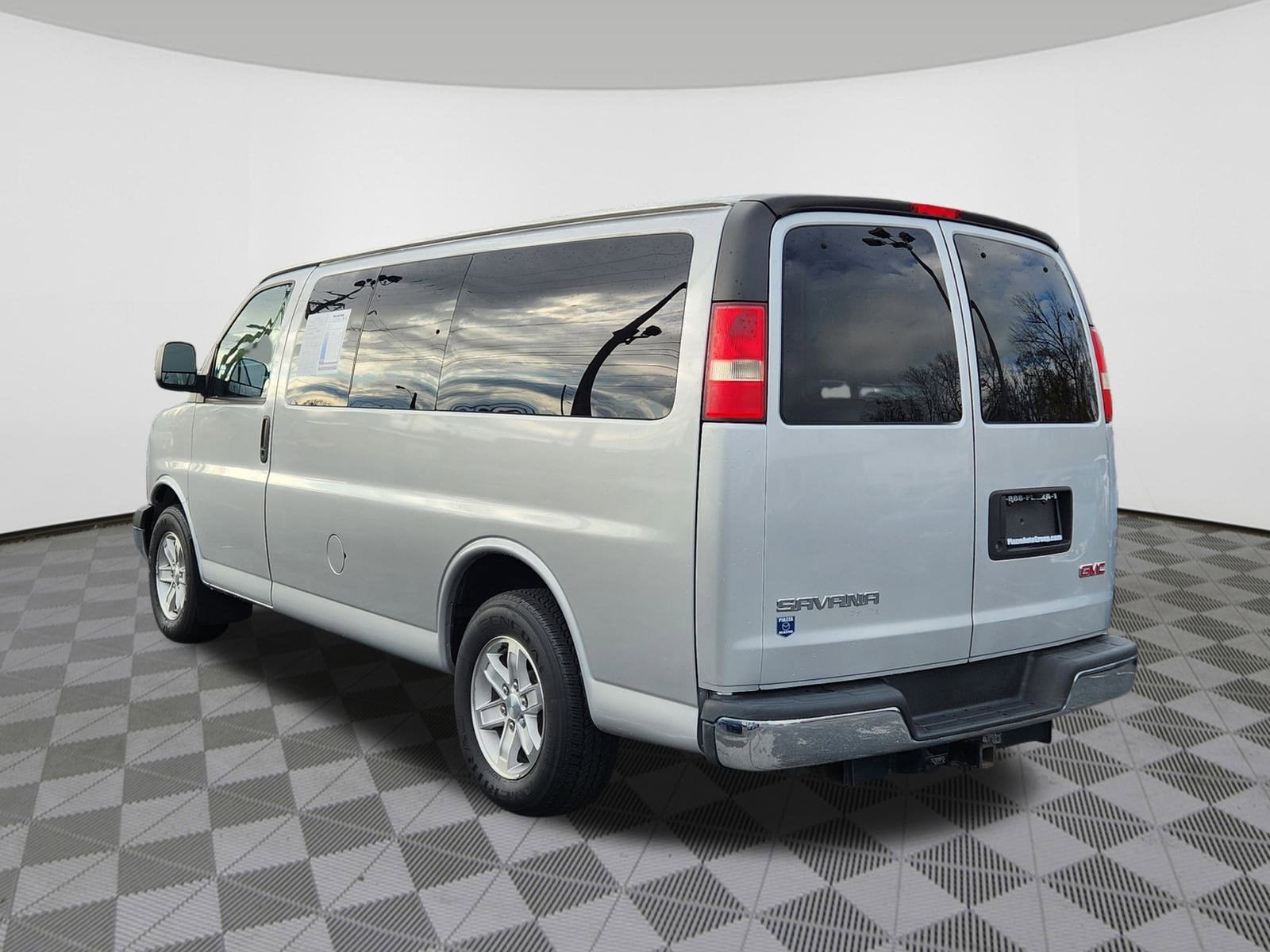2014 GMC Savana Passenger LT