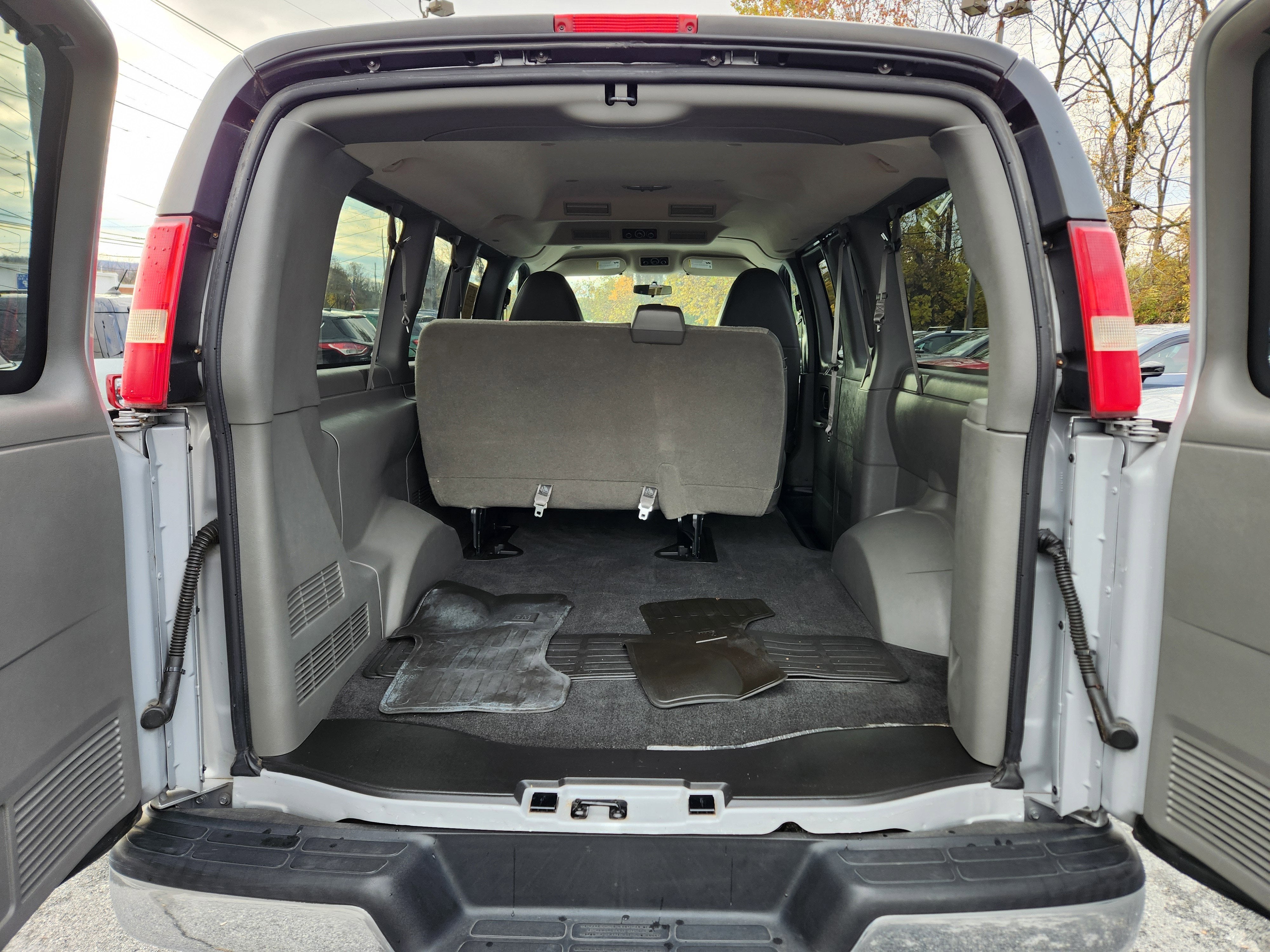 2014 GMC Savana Passenger LT