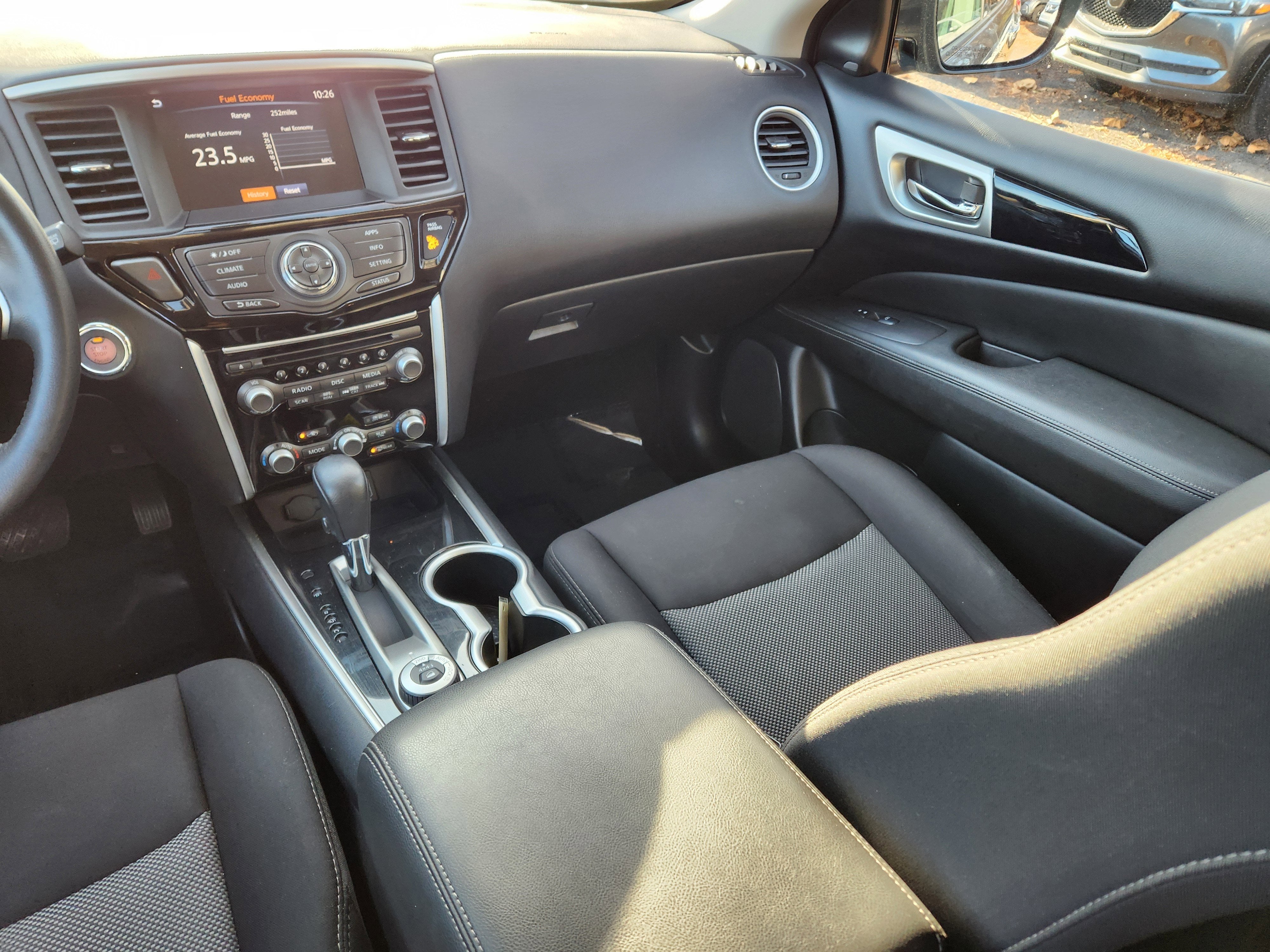 2019 Nissan Pathfinder SV