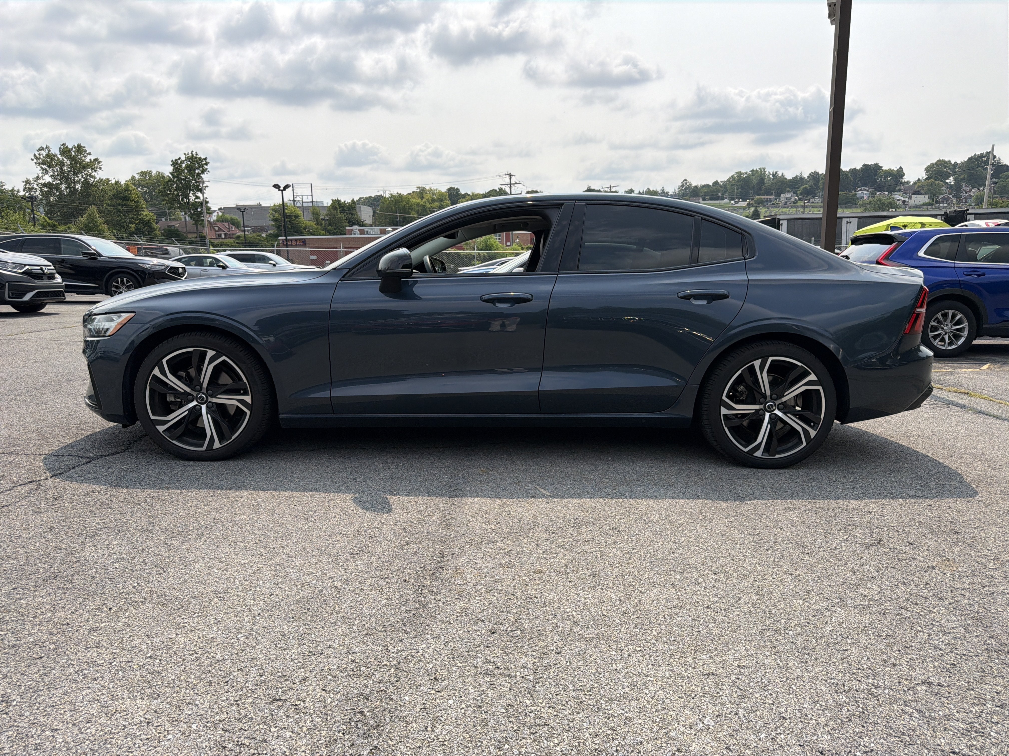2024 Volvo S60 Core Dark Theme