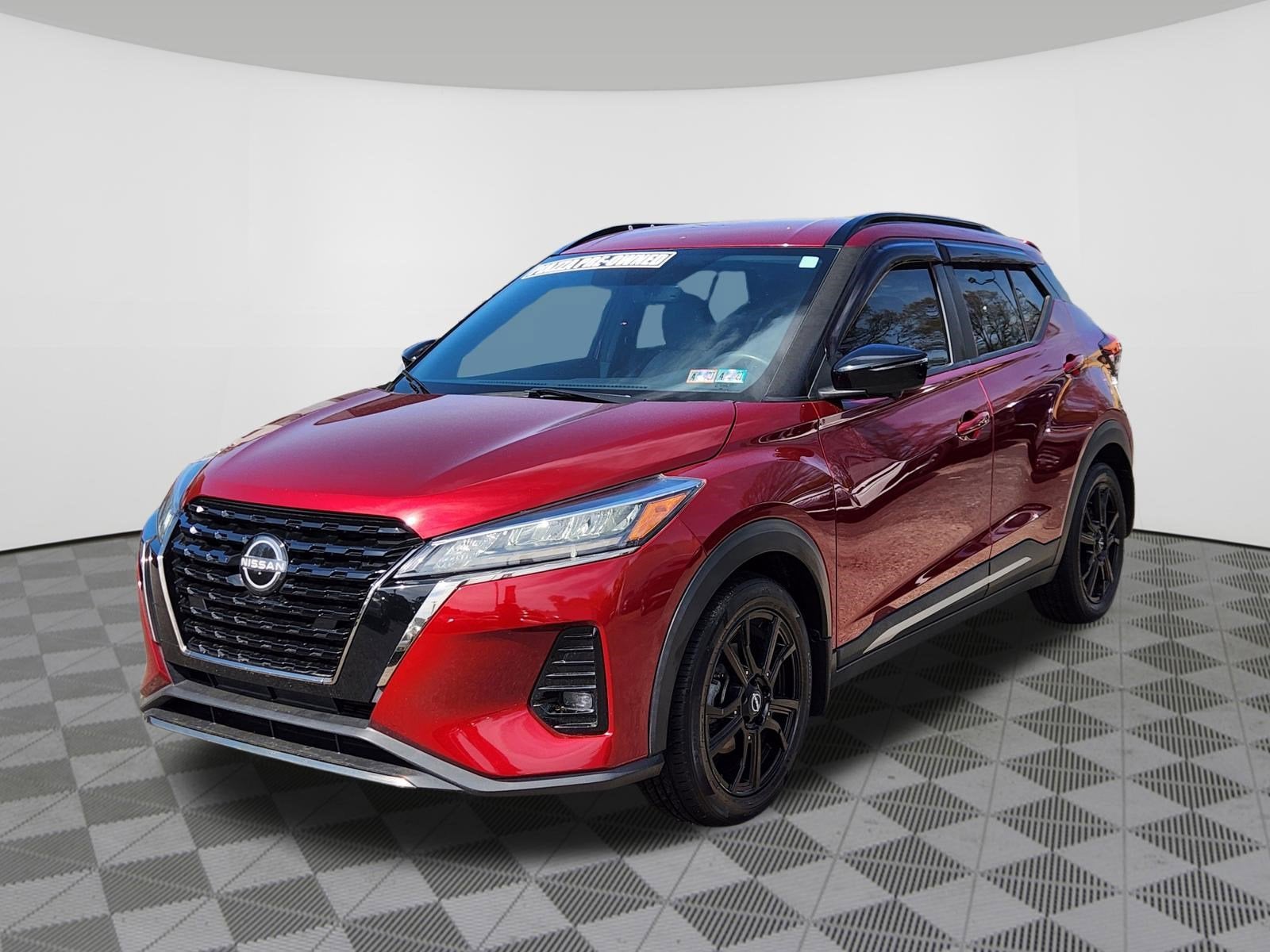 2022 Nissan Kicks SR