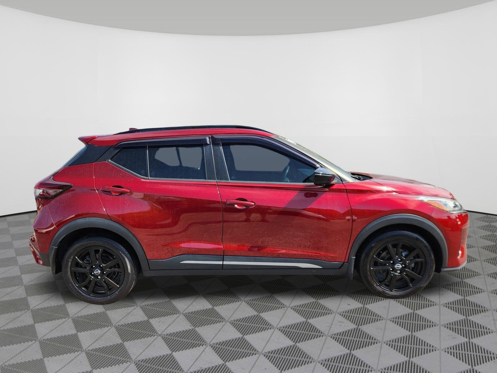 2022 Nissan Kicks SR