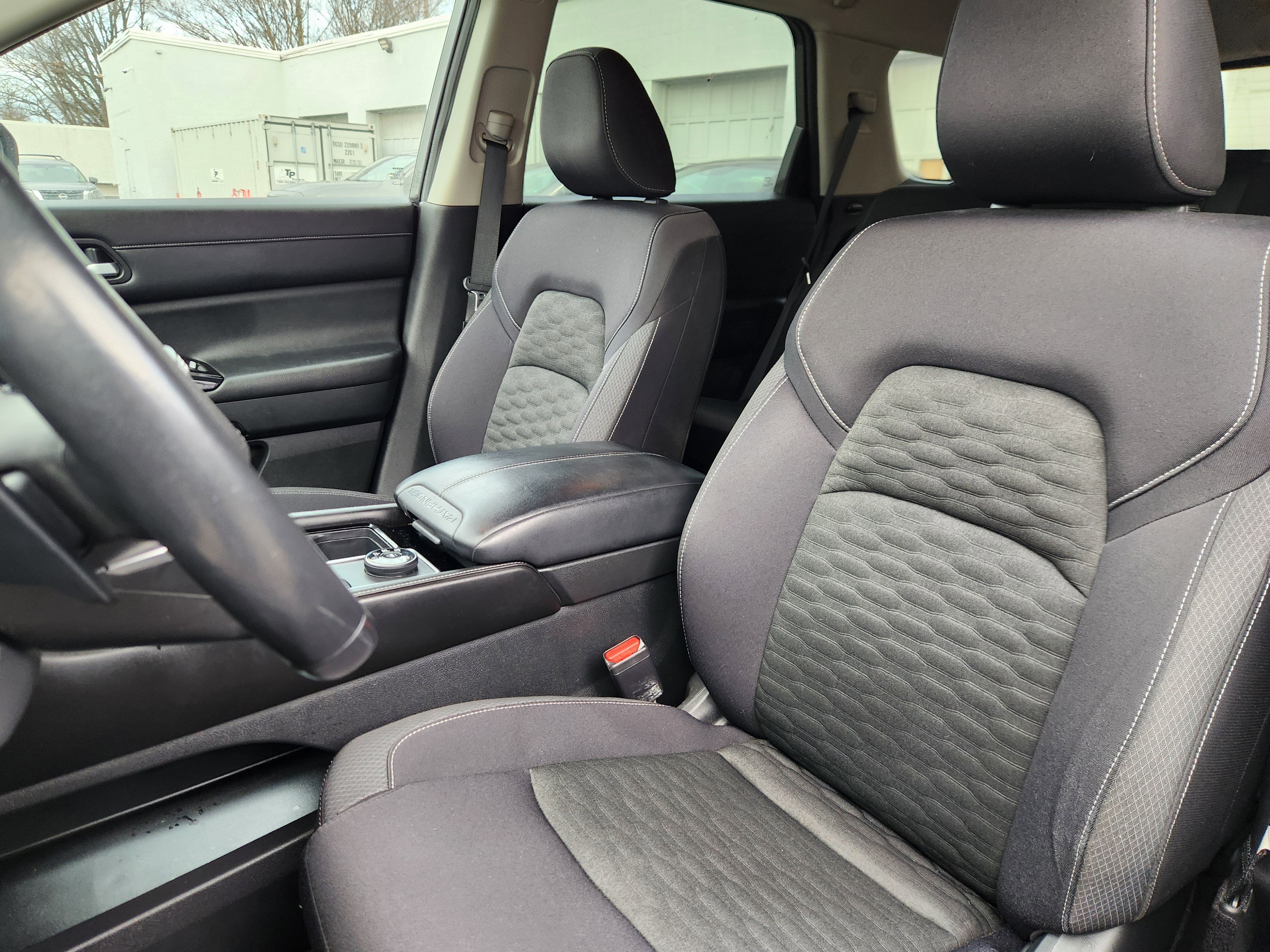 2022 Nissan Pathfinder SV