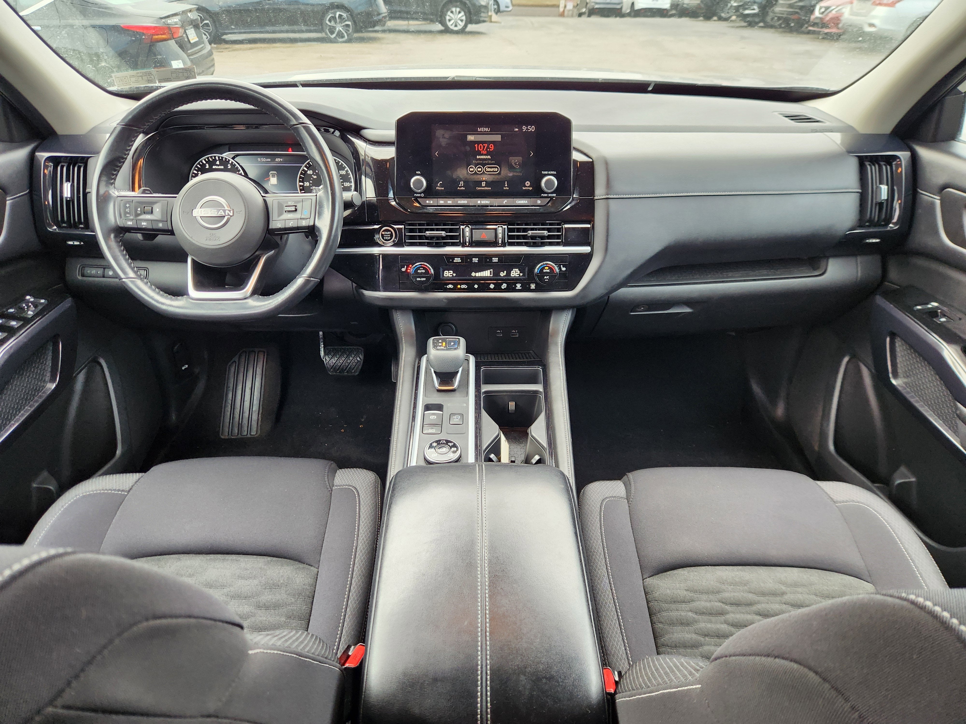 2022 Nissan Pathfinder SV