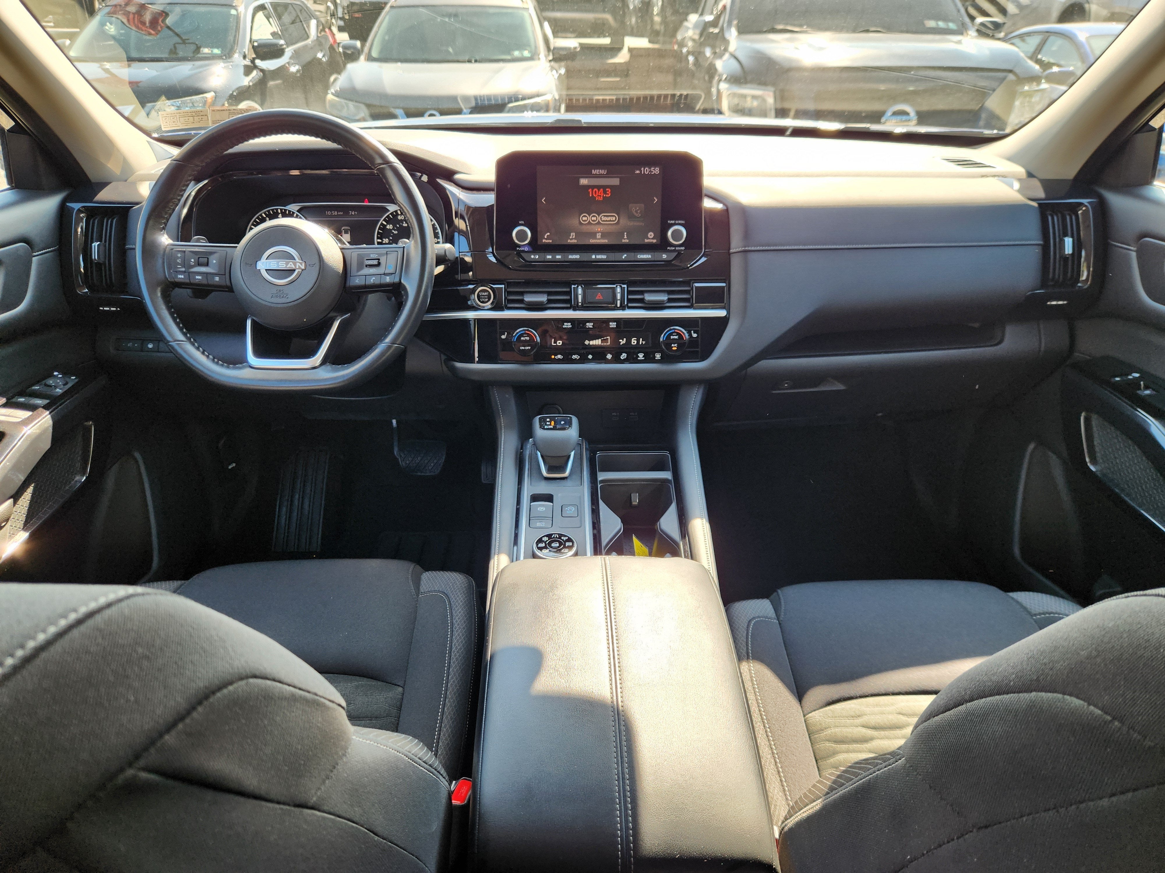 2022 Nissan Pathfinder SV