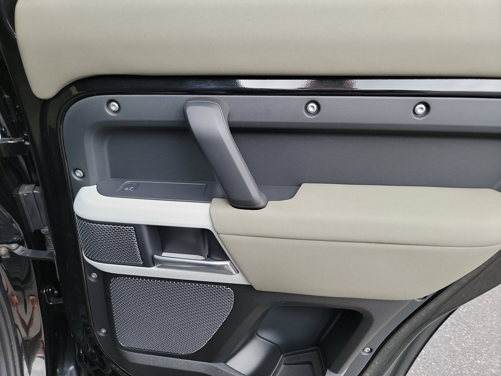 2020 Land Rover Defender SE