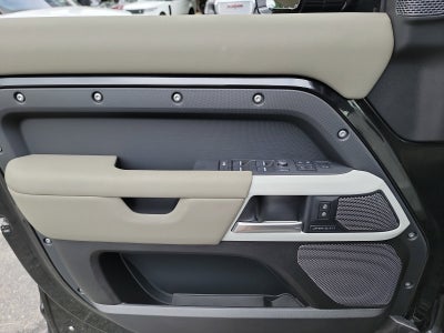 2020 Land Rover Defender SE