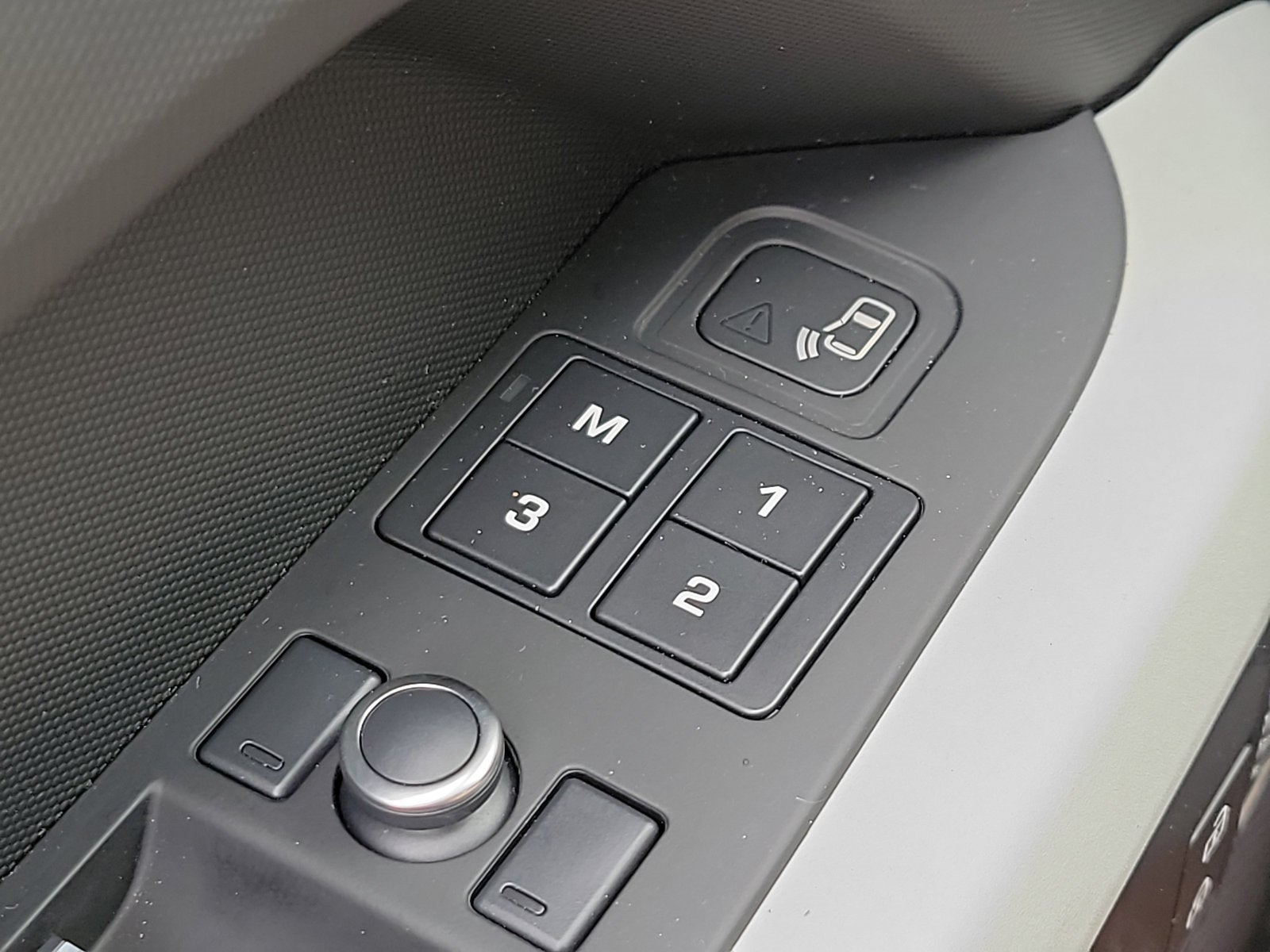 2020 Land Rover Defender SE