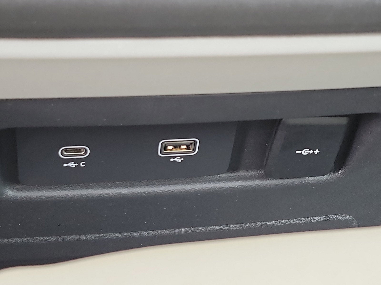 2020 Land Rover Defender SE