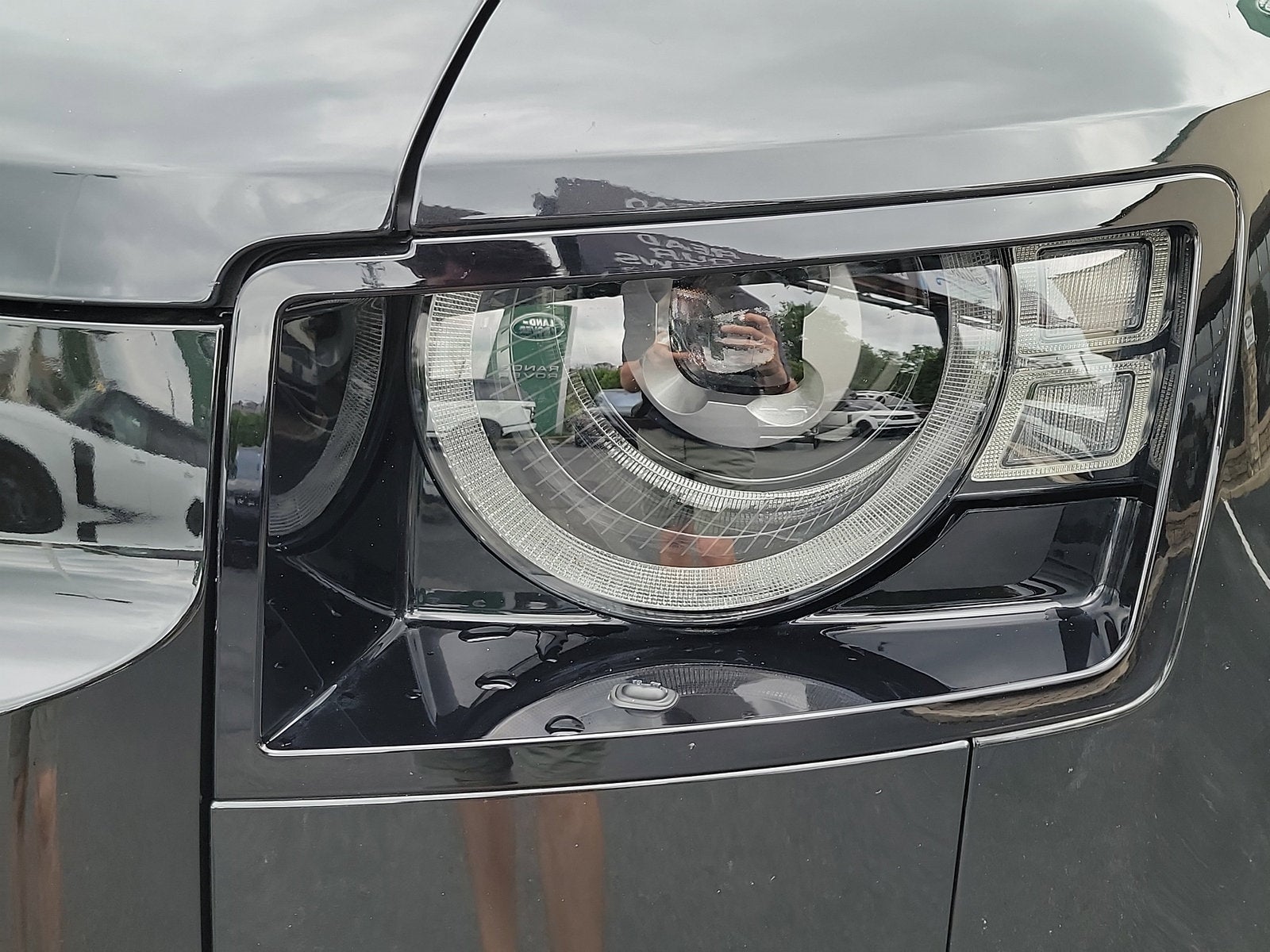 2020 Land Rover Defender SE