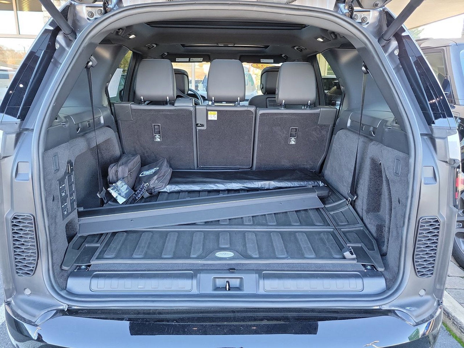 2022 Land Rover Discovery S R-Dynamic