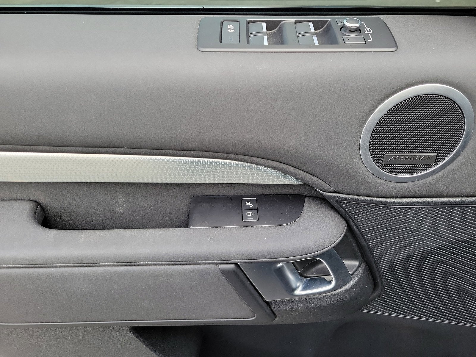 2020 Land Rover Discovery Landmark Edition