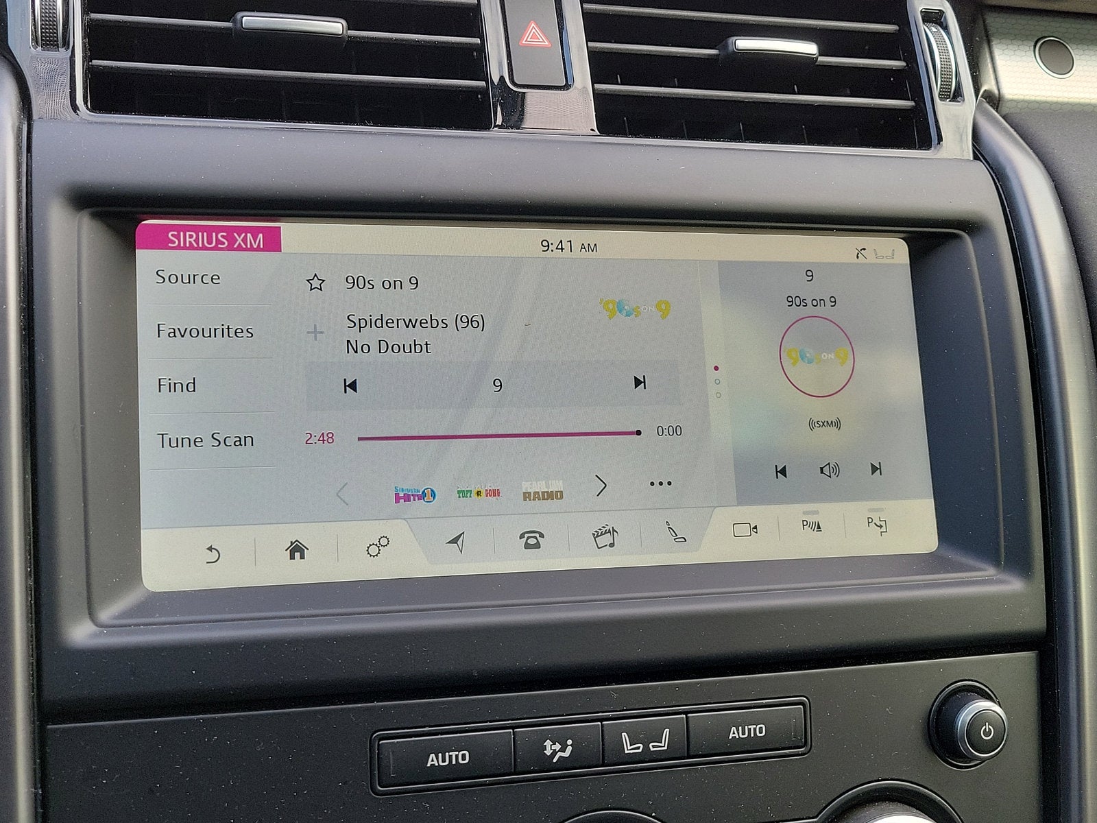 2020 Land Rover Discovery Landmark Edition