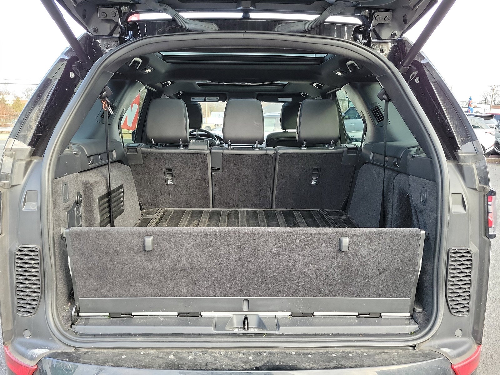 2020 Land Rover Discovery Landmark Edition