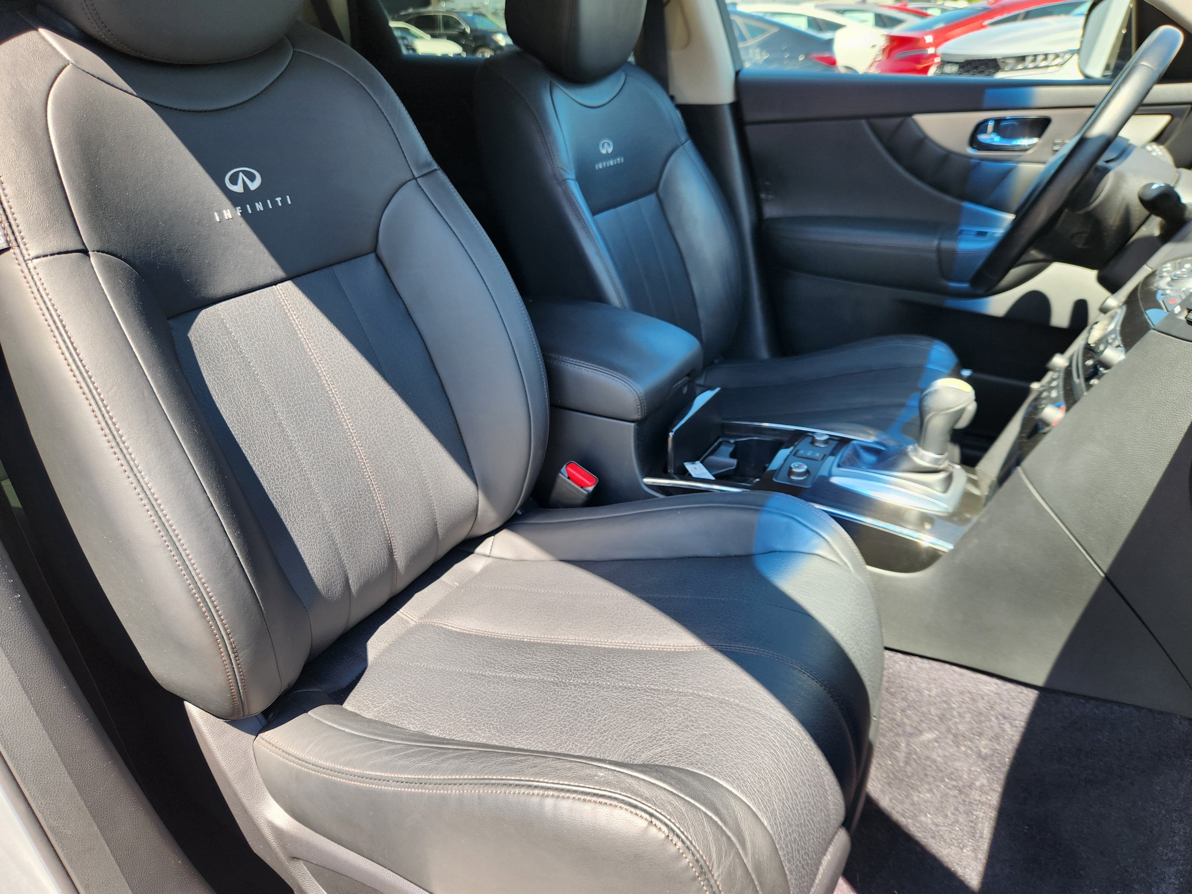 2014 INFINITI QX70 Base