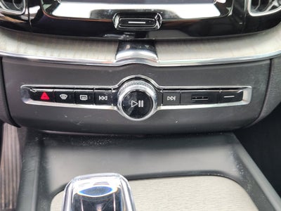 2025 Volvo XC60 B5 Ultra