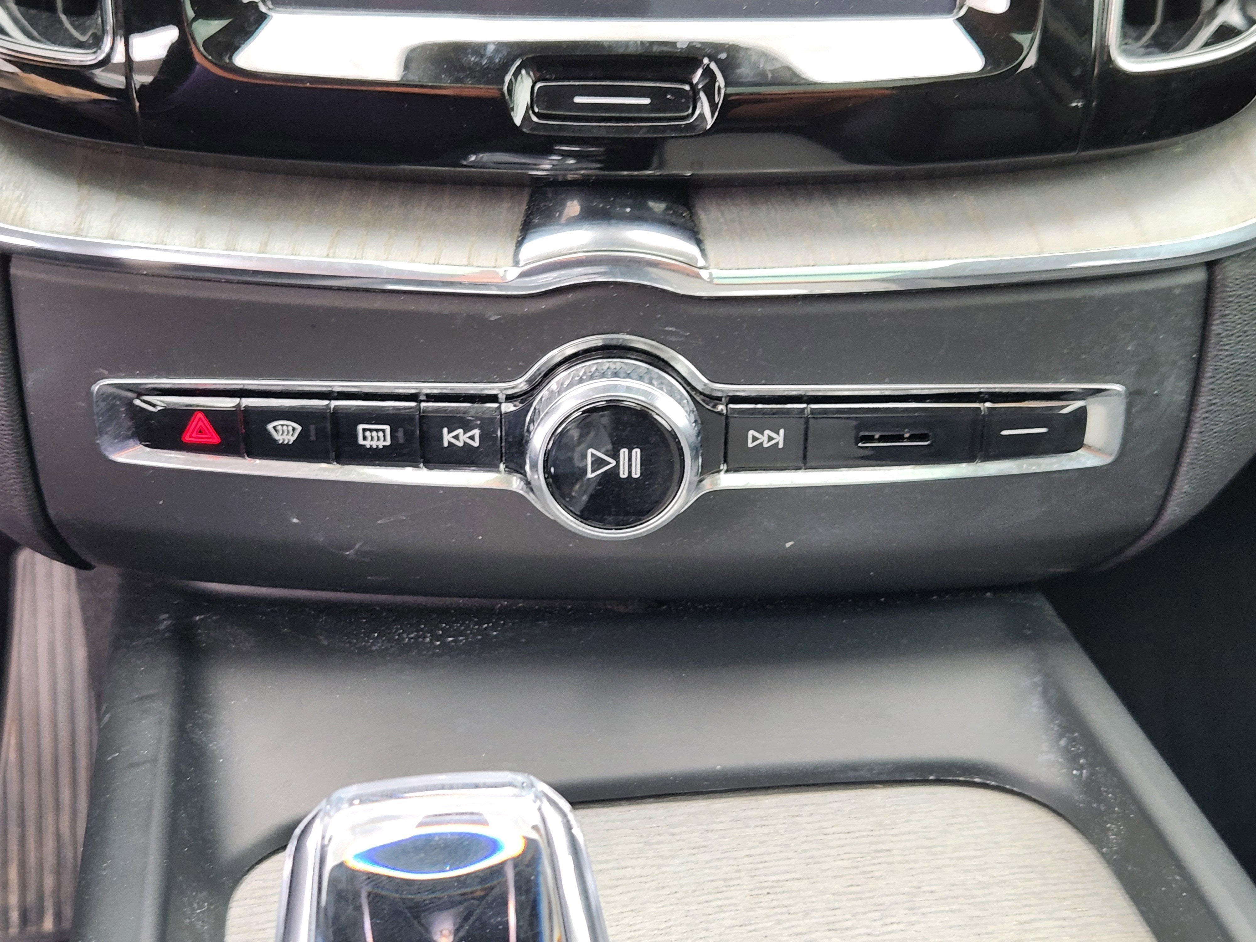 2025 Volvo XC60 B5 Ultra