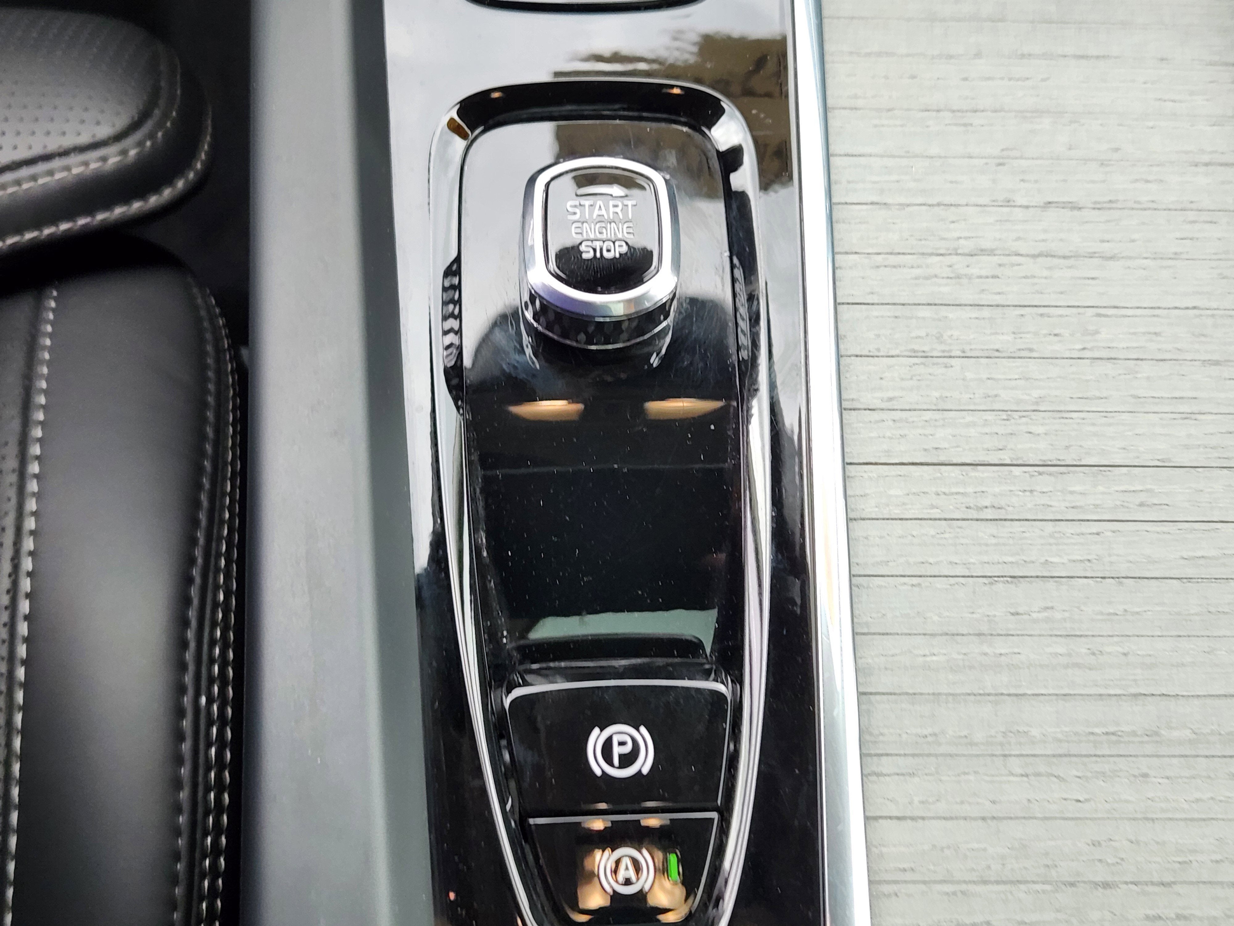 2025 Volvo XC60 B5 Ultra