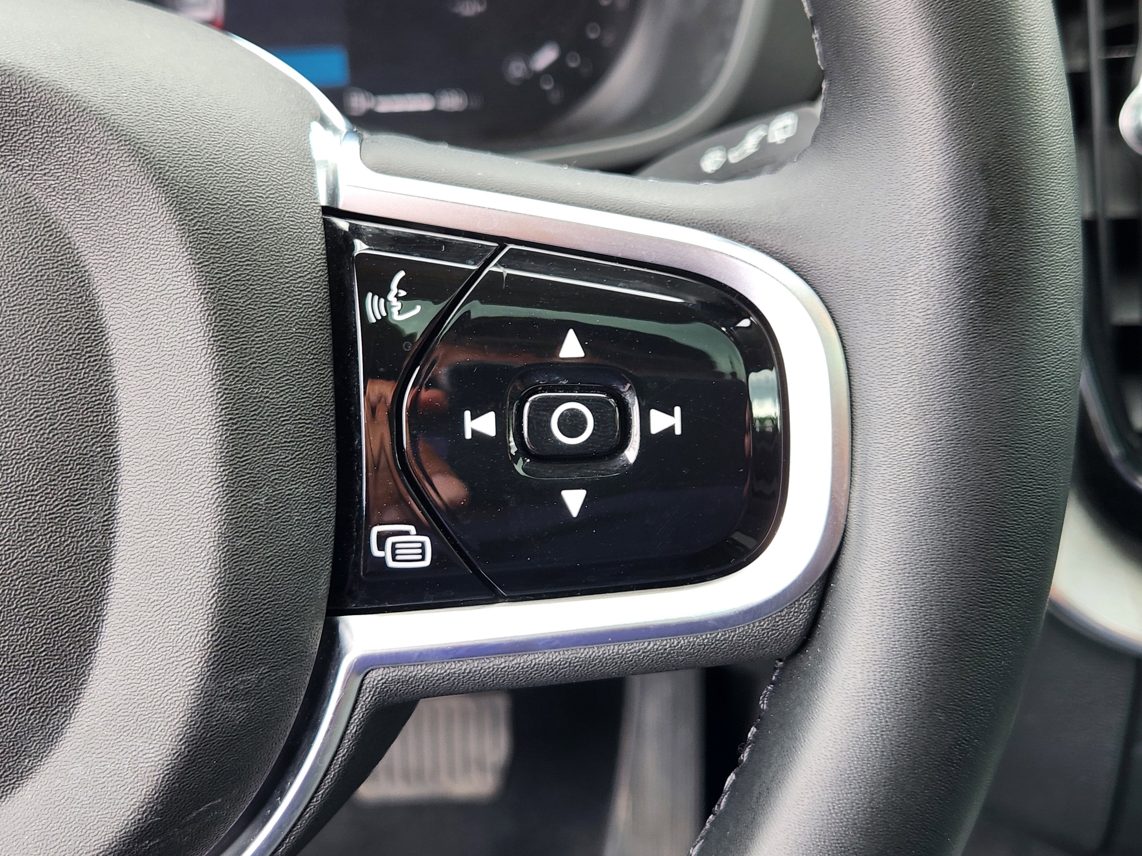 2025 Volvo XC60 B5 Ultra