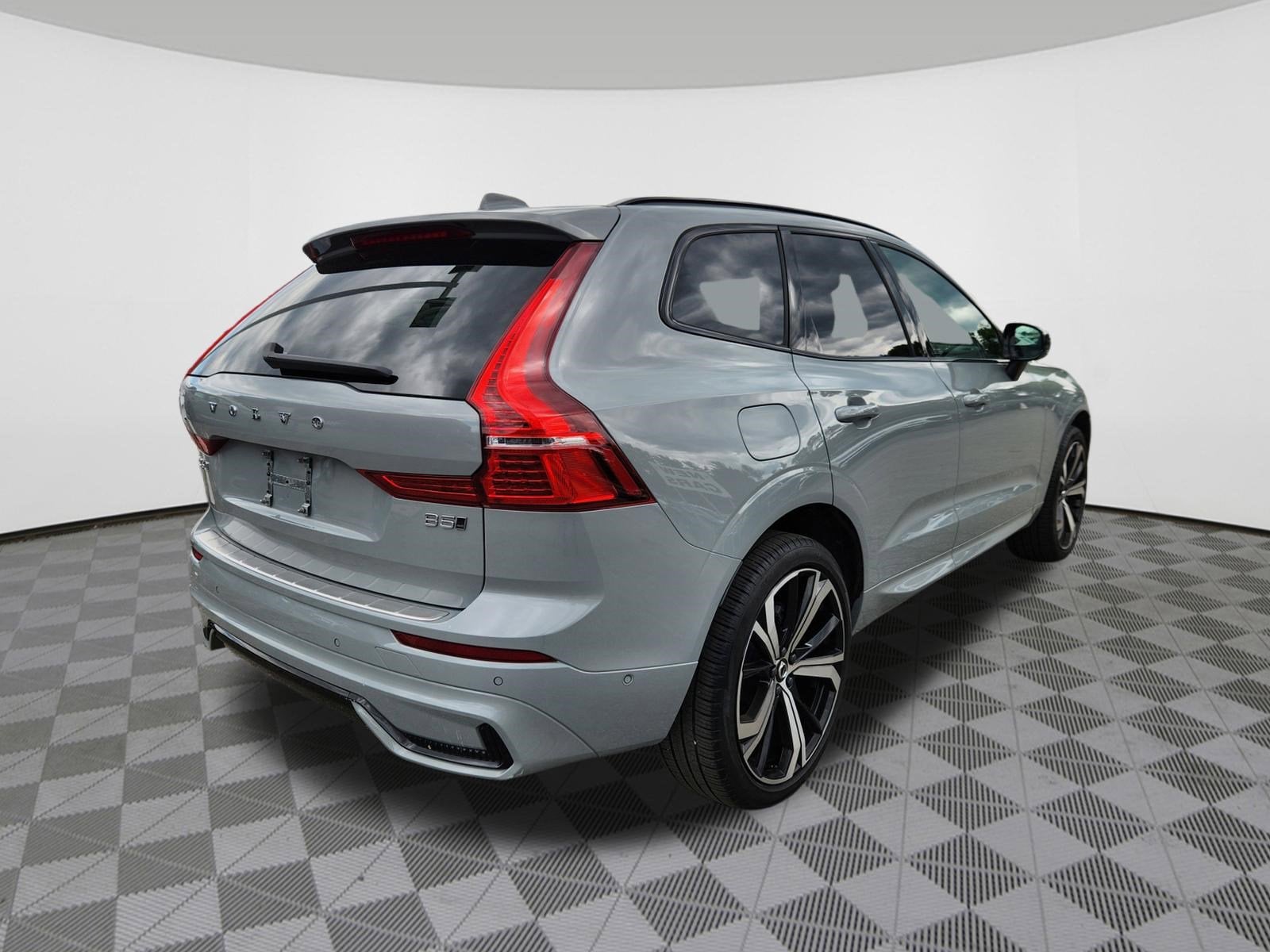 2025 Volvo XC60 B5 Ultra