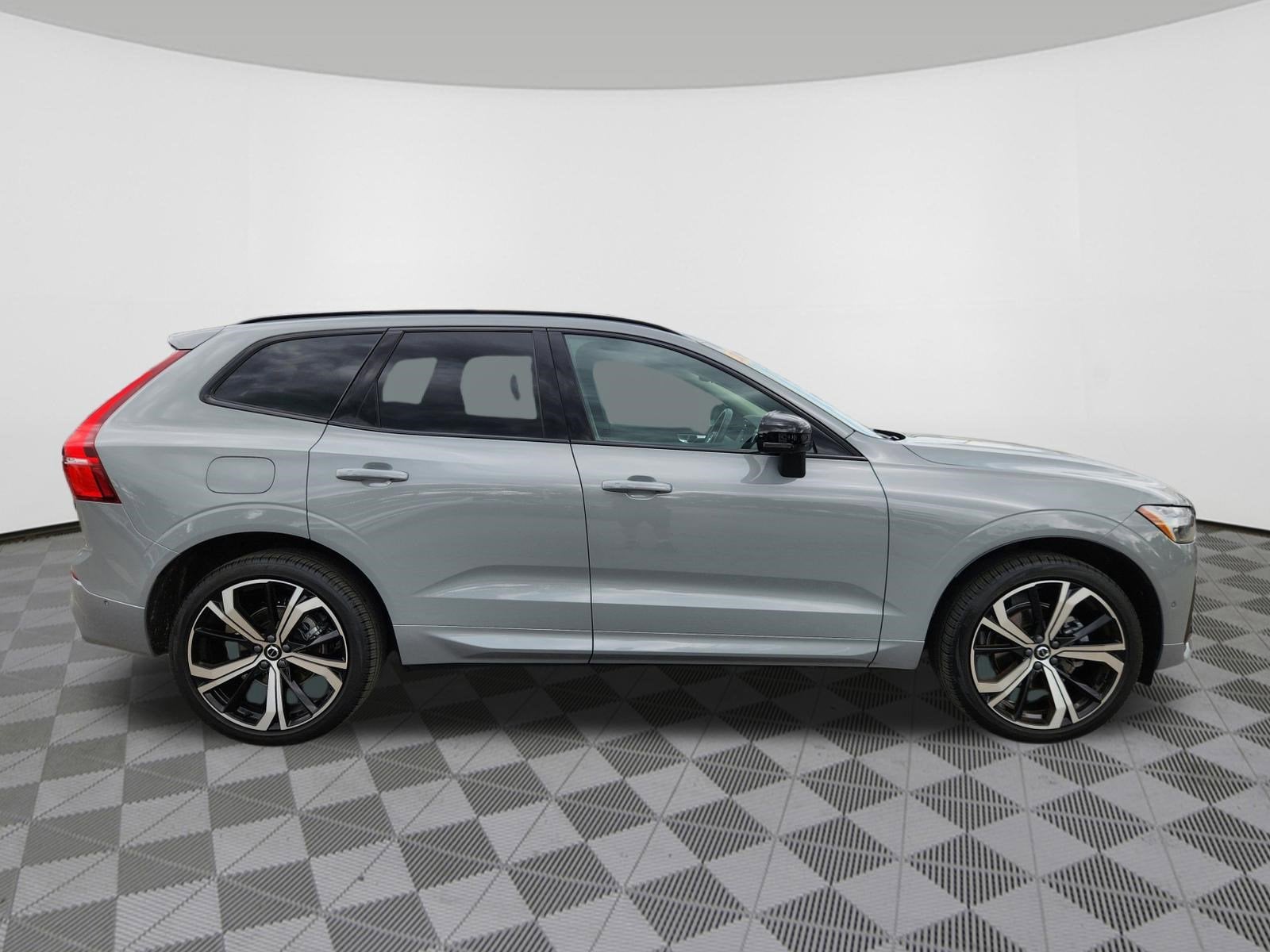2025 Volvo XC60 B5 Ultra