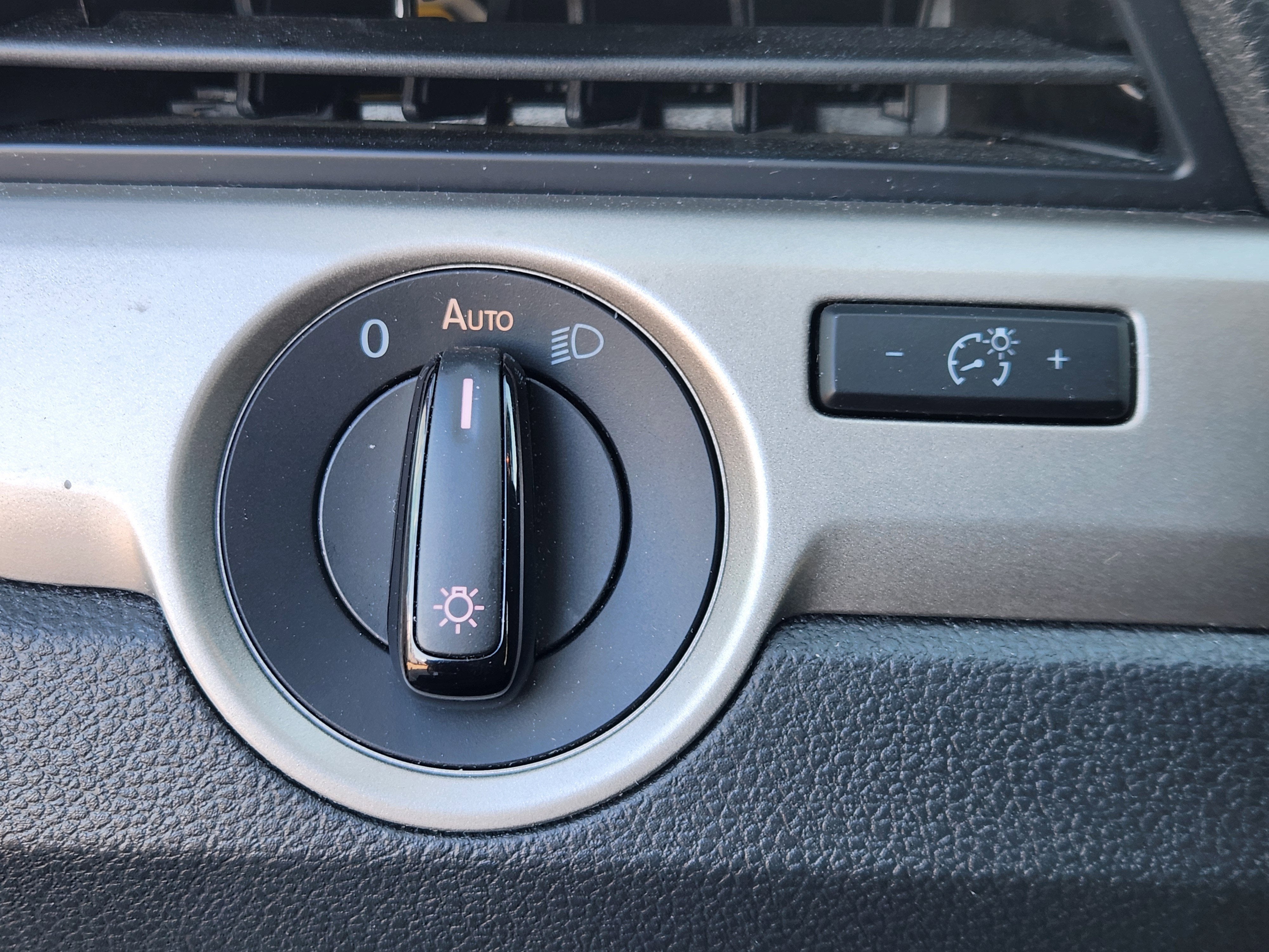 2022 Volkswagen Passat 2.0T SE