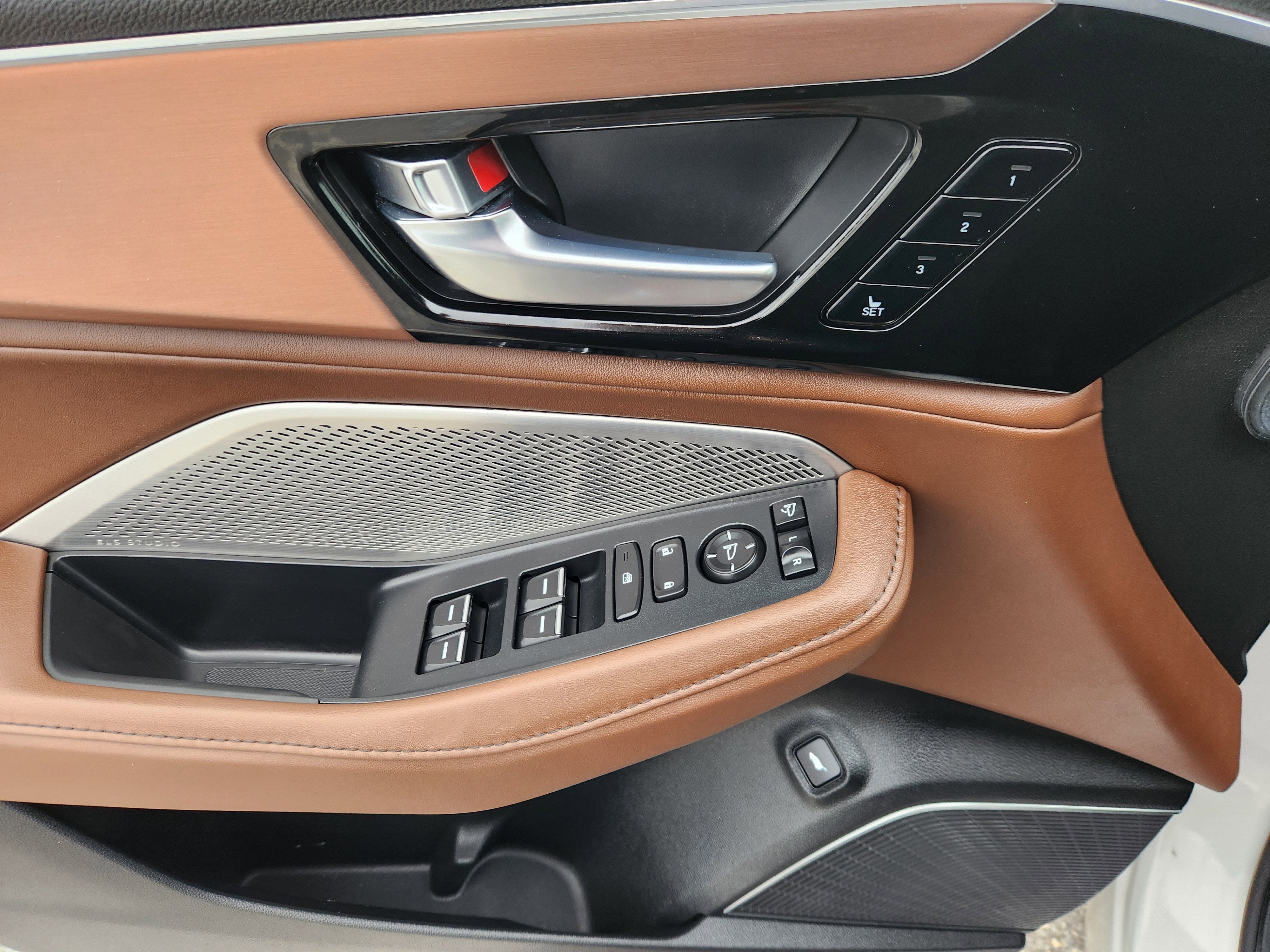 2023 Acura MDX w/Technology Package