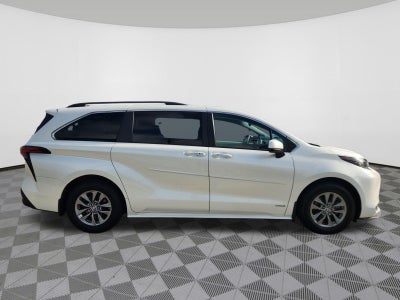 2021 Toyota Sienna XLE